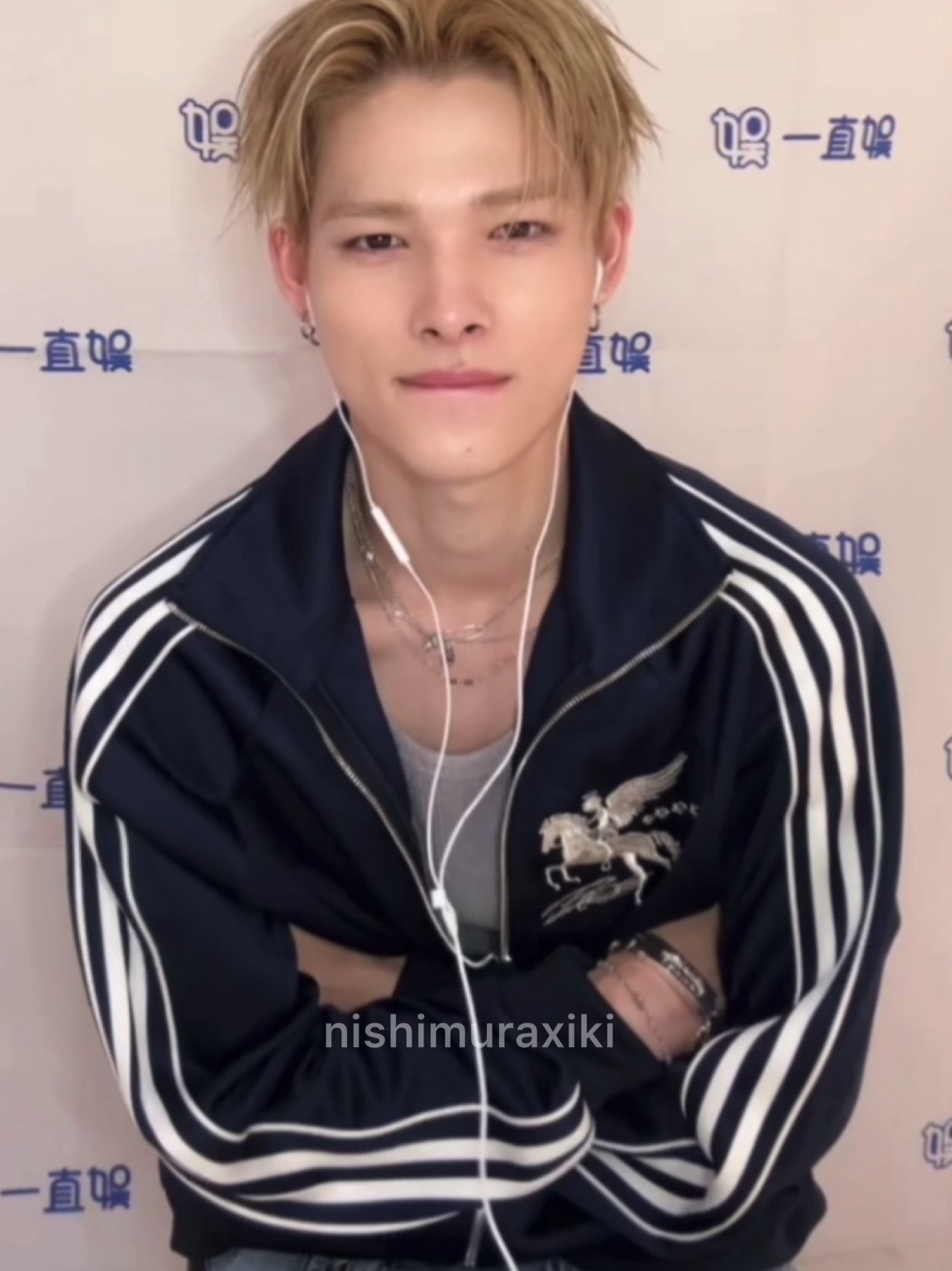 PACOSPLY Falling Angel Sports Jacket Navy 착용 스타일