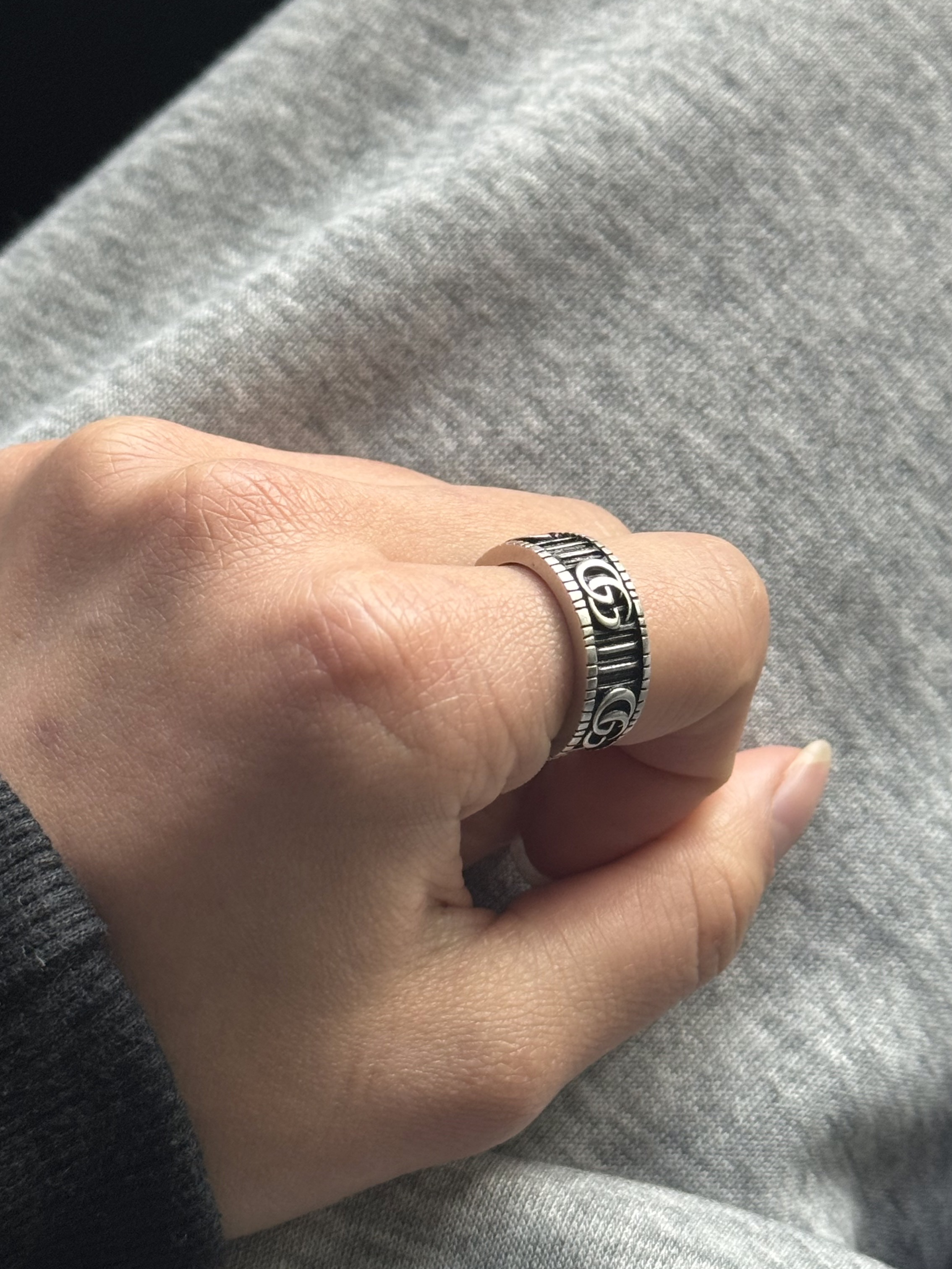 Gucci Ring with Double G Silver 착용 스타일