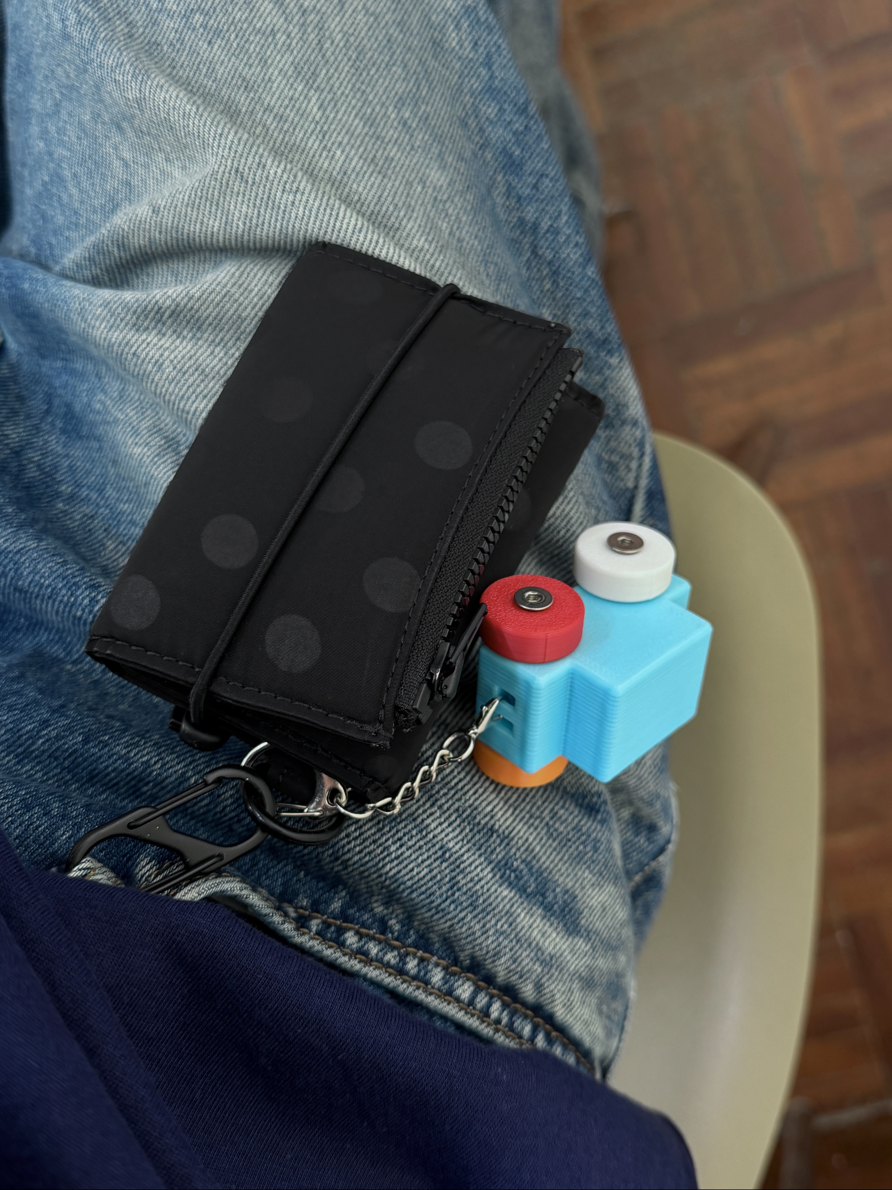 Merge Foldy Wallet Silent Dot 착용 스타일 - 2