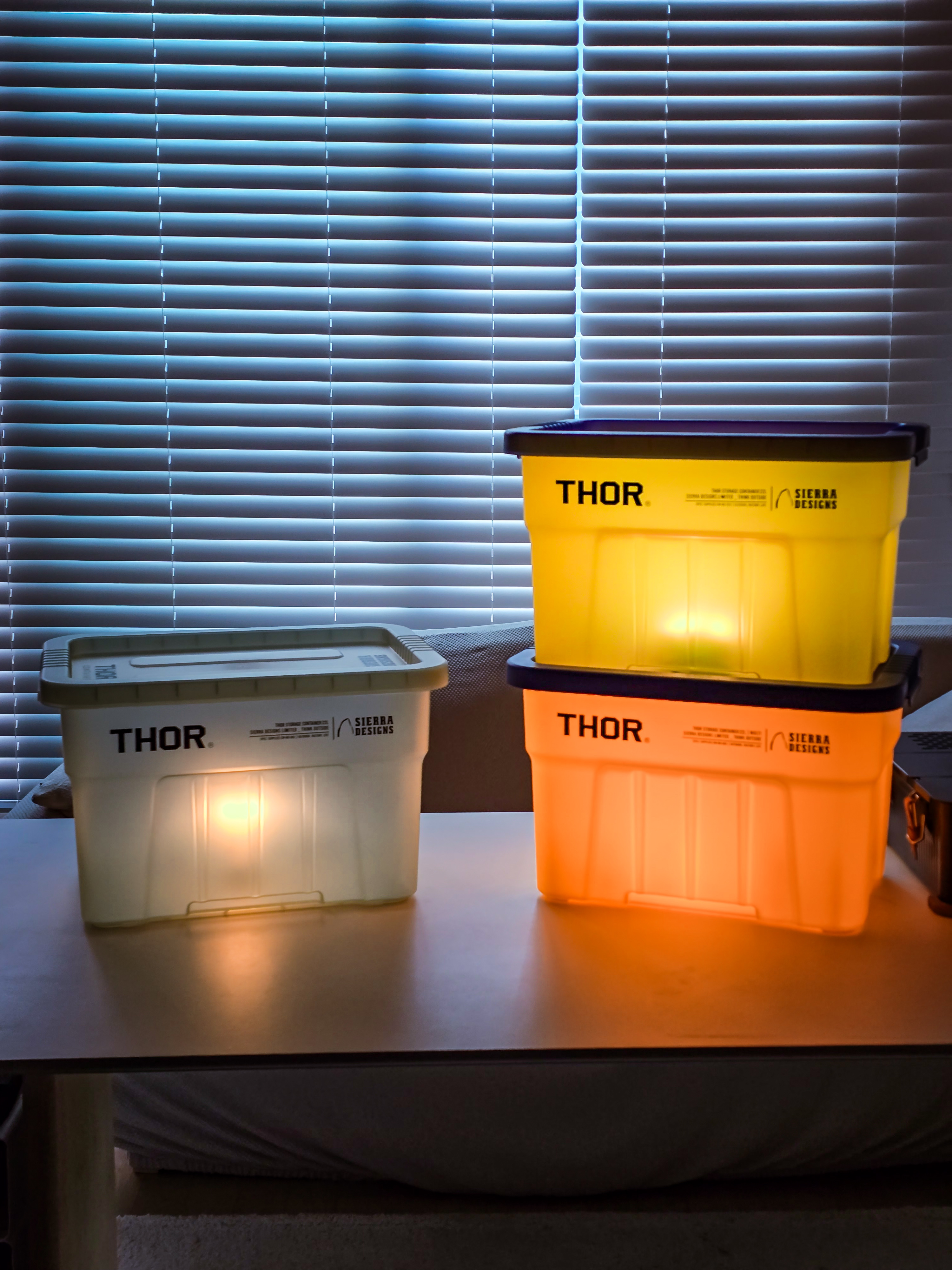 SIERRA DESIGNS GRAND MOTHERSHIP LT THOR Box 22L Clear Multi, SIERRA DESIGNS X THOR STORAGE BOX 22L LIGHT GREY 착용 스타일 - 3