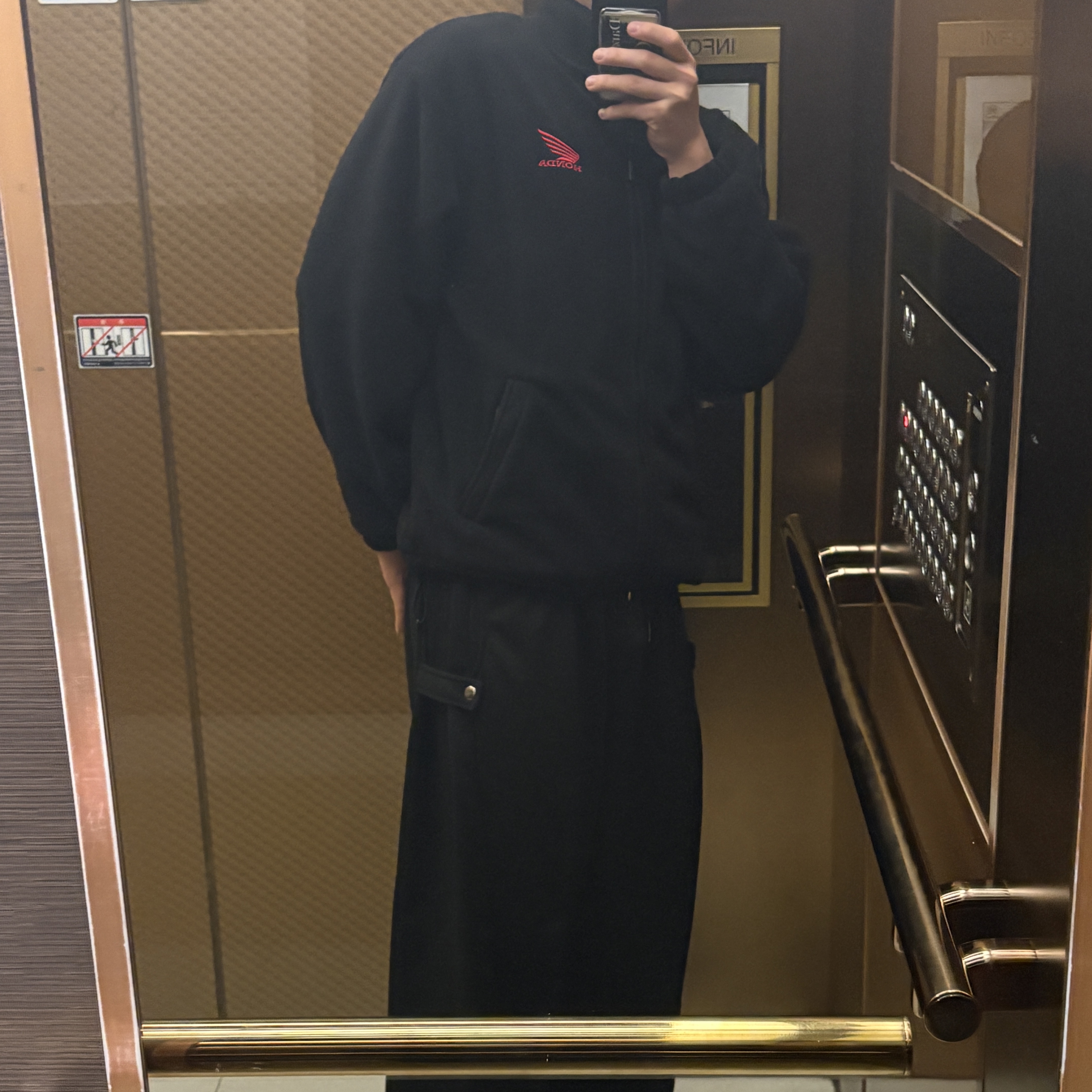 Honda Original Wing logo Fleece Jacket Black, The North Face Big Shot Black 착용 스타일 - 1