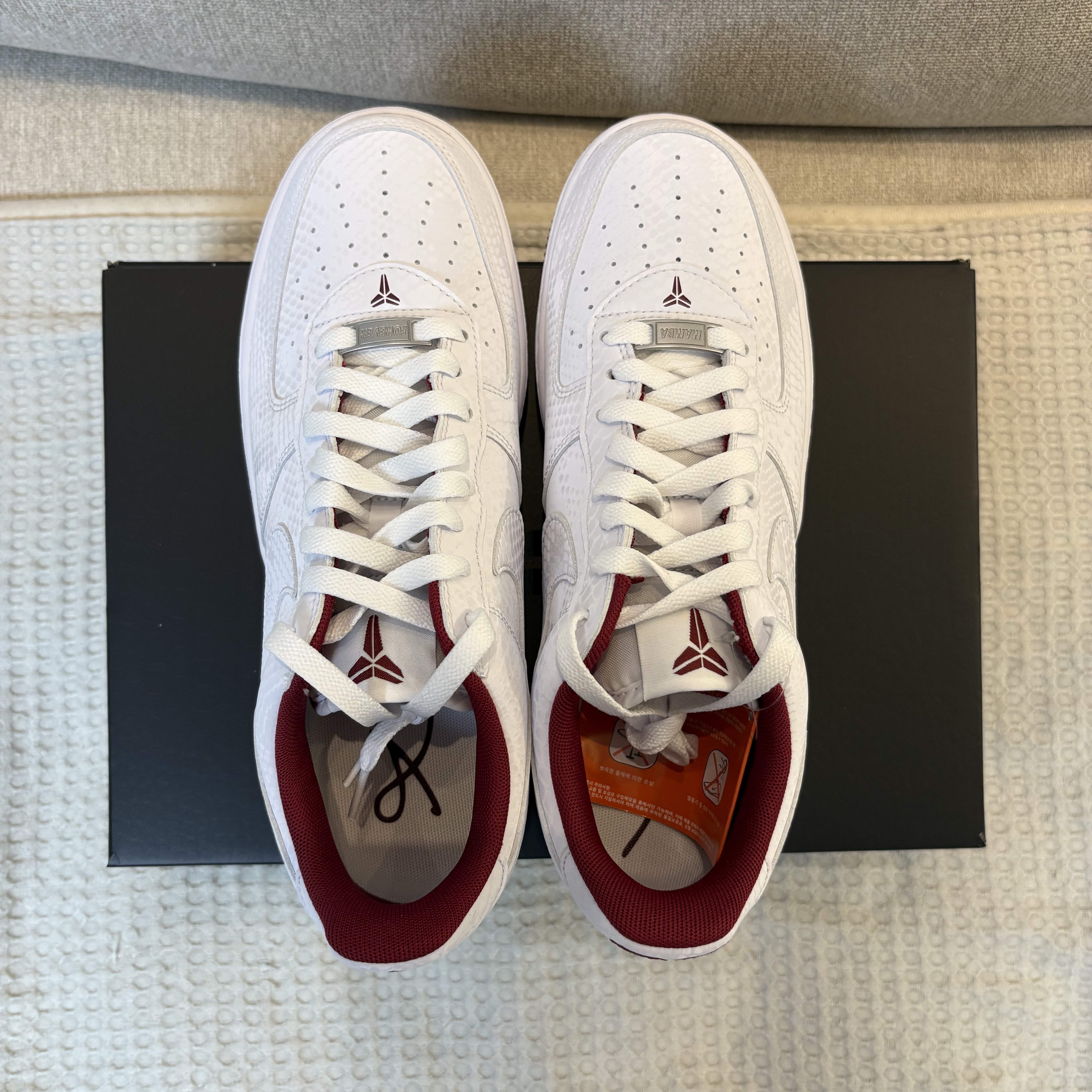 Nike x Kobe Bryant Air Force 1 Low White Team Red 착용 스타일 - 5