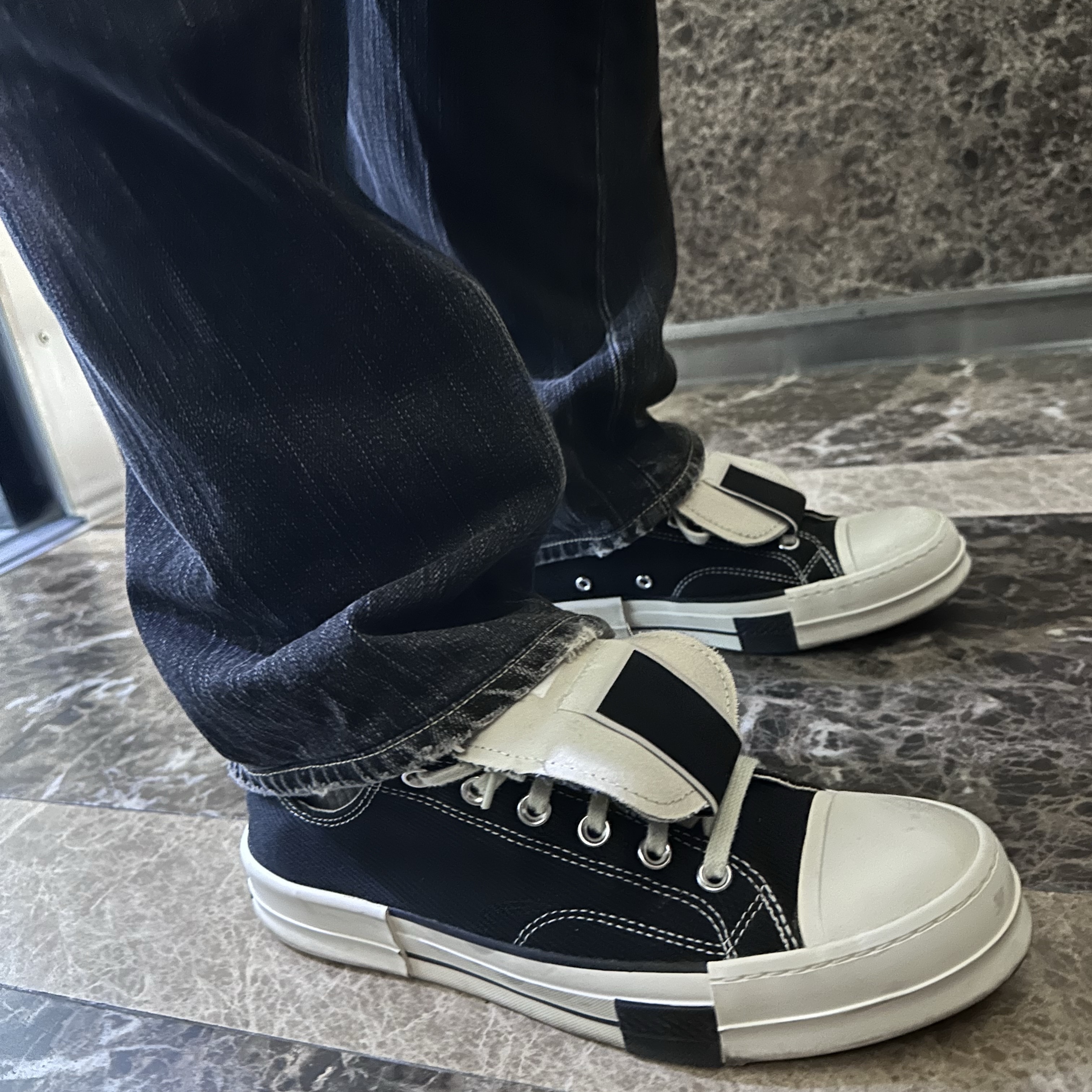 Converse x Drkshdw Drkstr Chuck 70 Ox Black, Gentle Monster x Maison Margiela MM114 Black Clear 착용 스타일 - 10