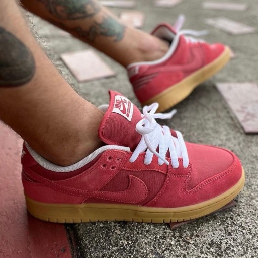 Nike SB Dunk Low Adobe 착용 스타일