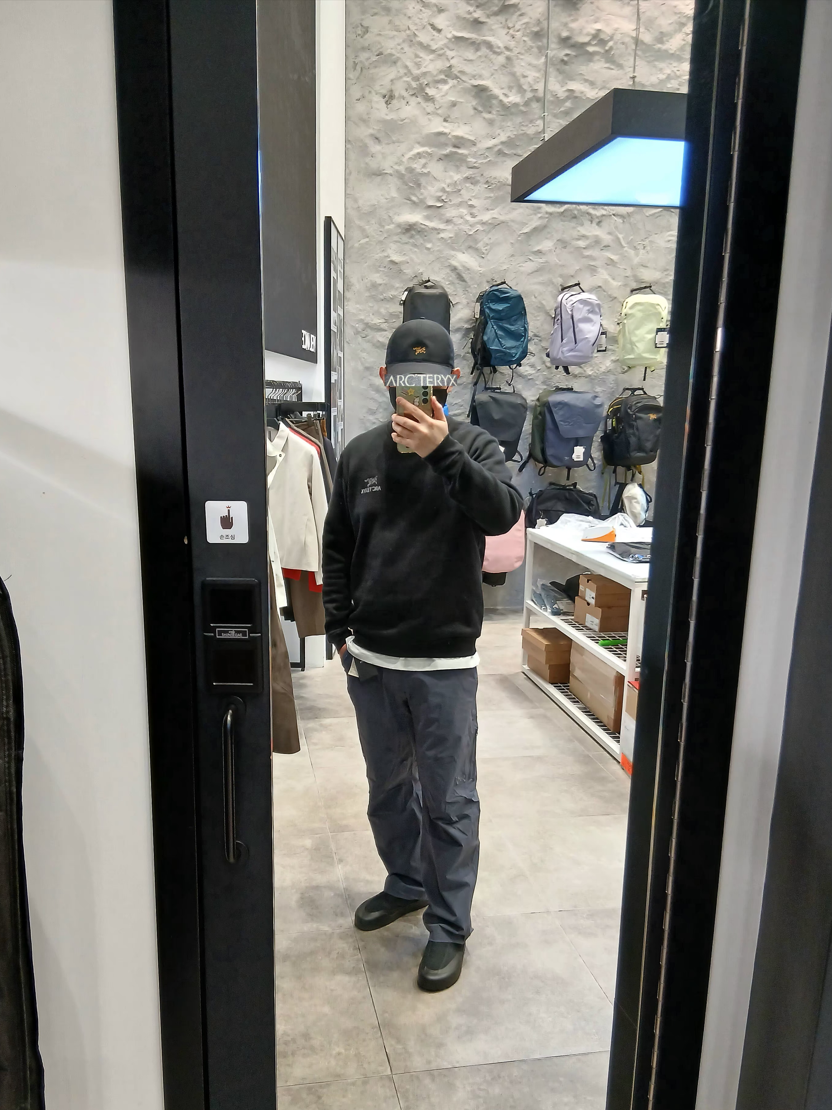 Arc'teryx Small Bird Cap Black, Arc'teryx Kragg Black 착용 스타일 - 1
