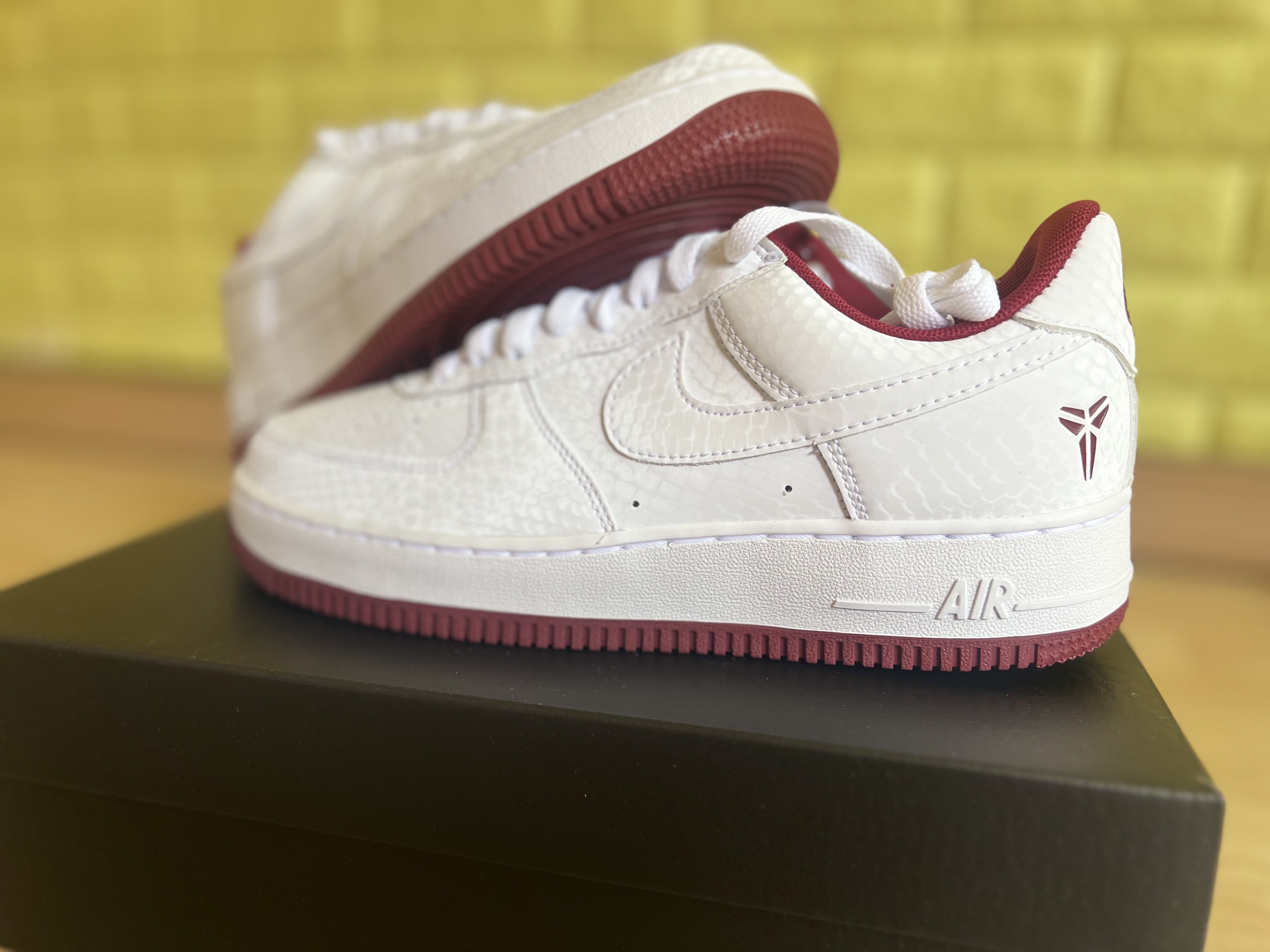 Nike x Kobe Bryant Air Force 1 Low White Team Red 착용 스타일