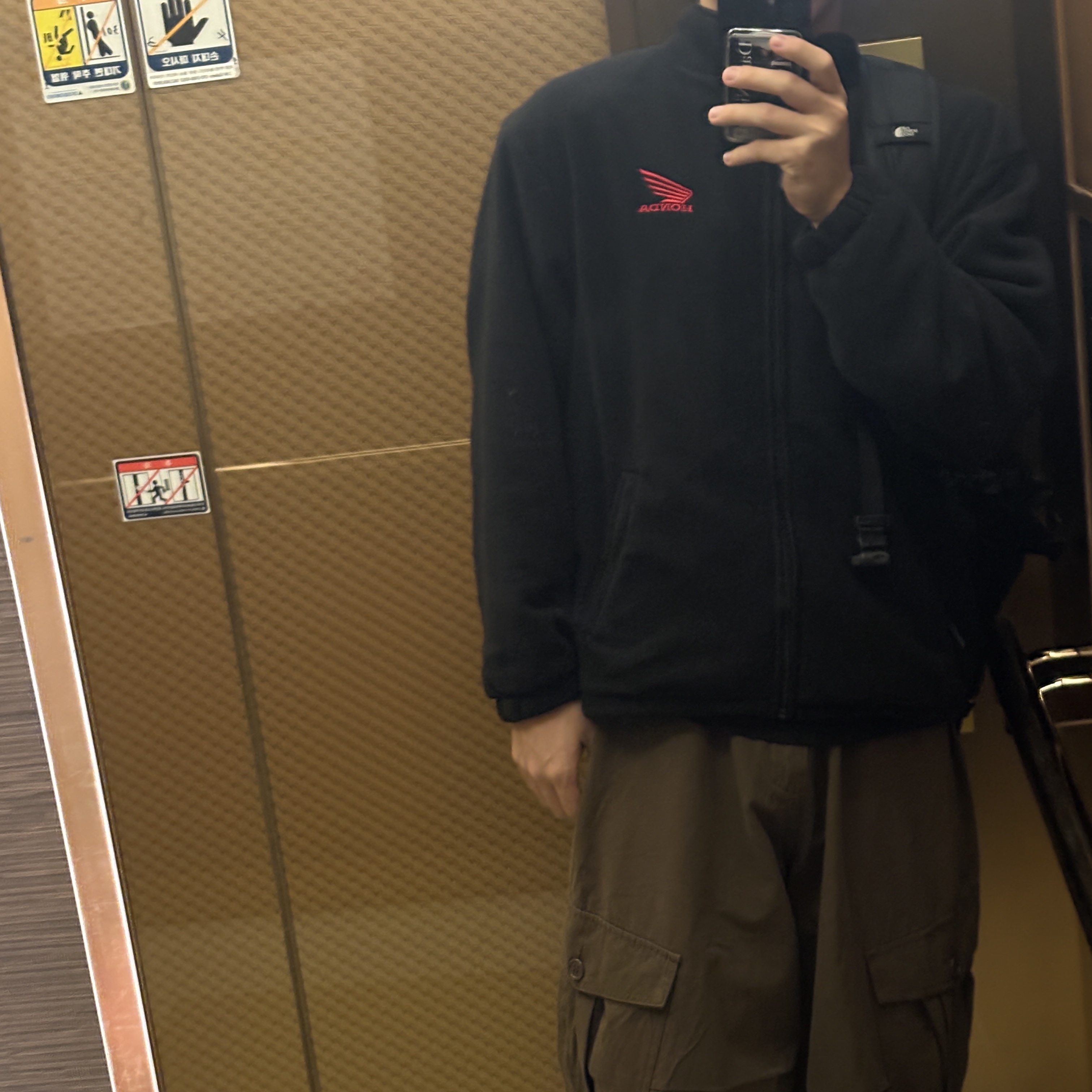 Honda Original Wing logo Fleece Jacket Black, The North Face Big Shot Black 착용 스타일 - 3