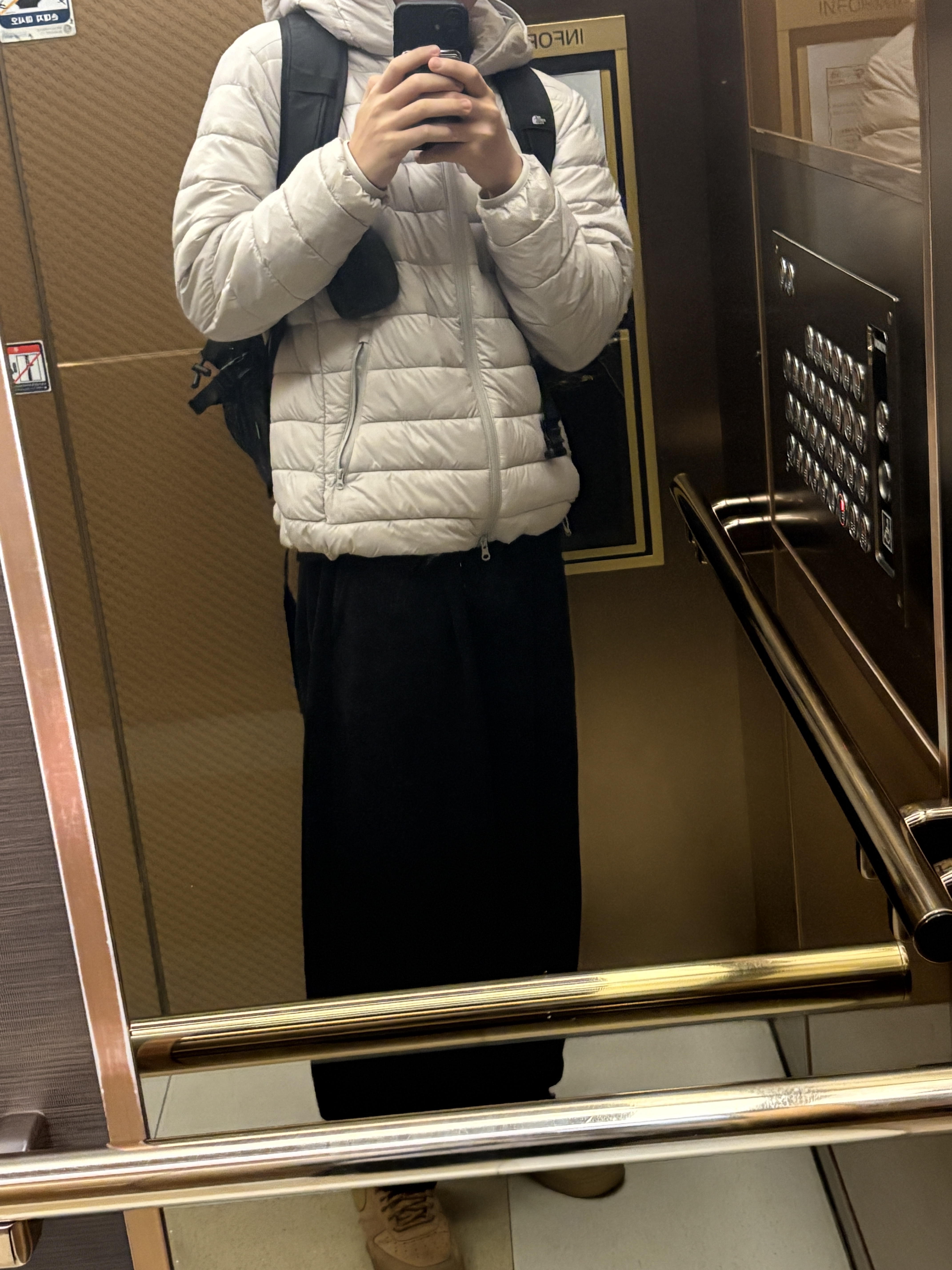Spao Thin-Light Hooded Jacket Light Gray, The North Face Big Shot Black 착용 스타일