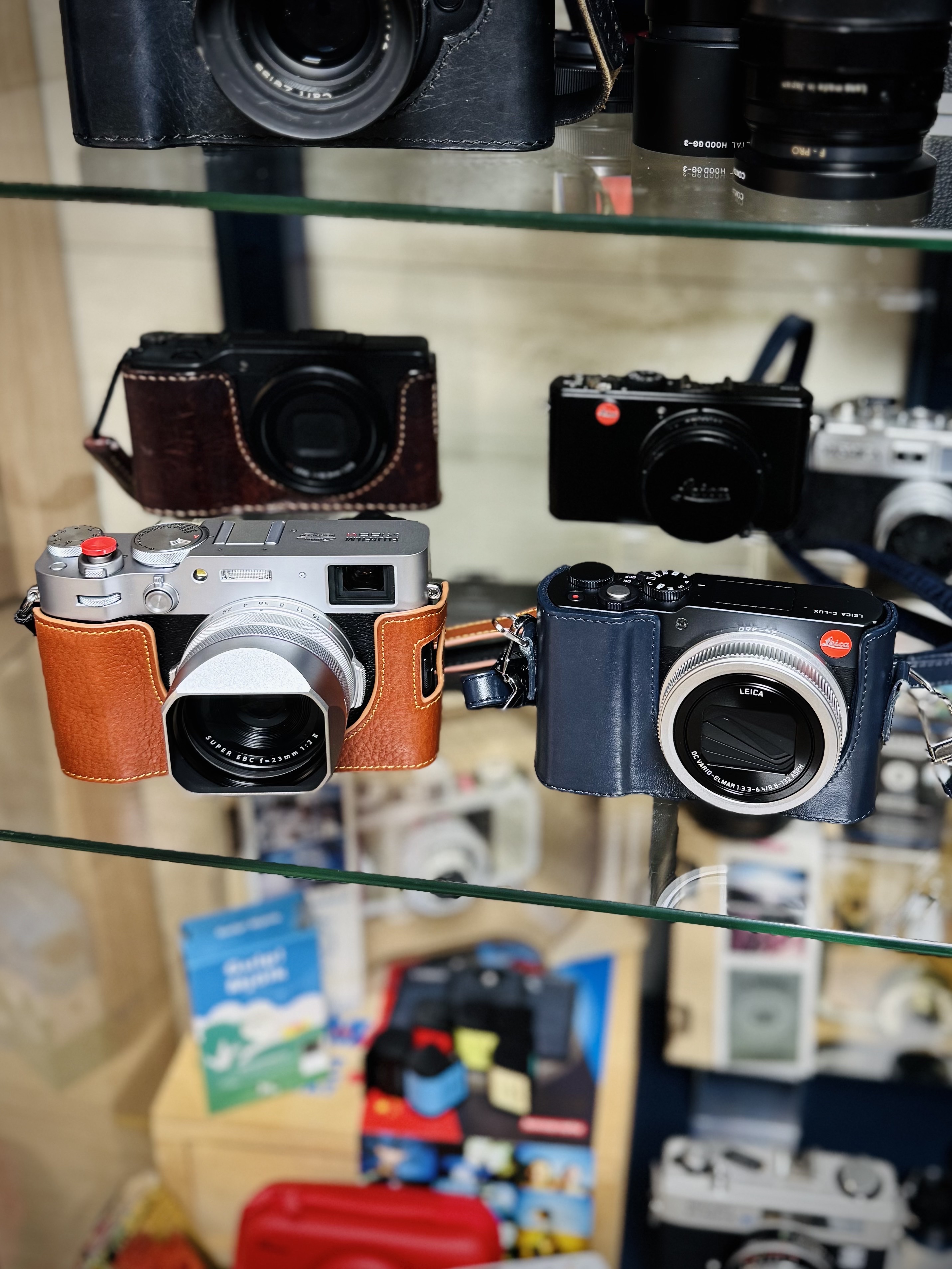 Fujifilm X100VI Silver (Korean Ver.), Leica Sofort 2 White (Korean Ver.) 착용 스타일 - 2