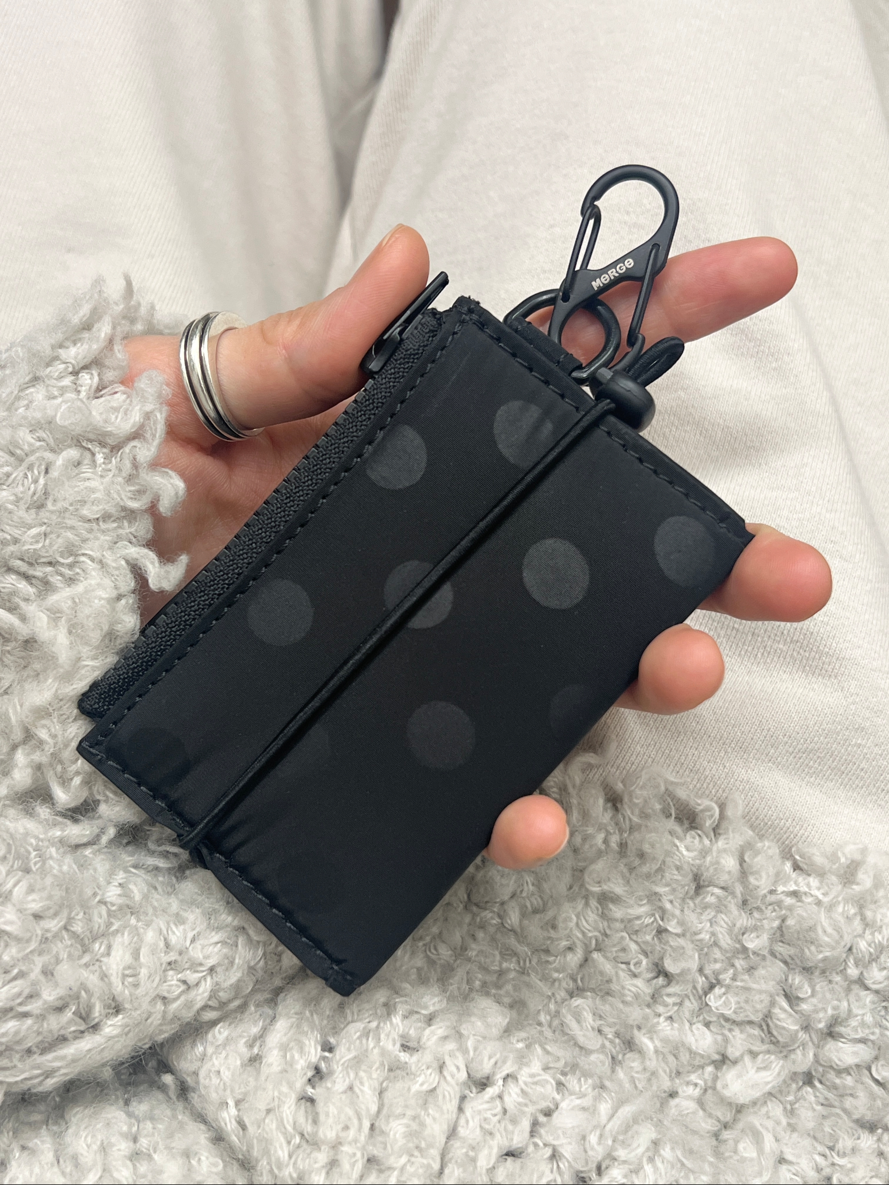 Merge Foldy Wallet Silent Dot 착용 스타일 - 1