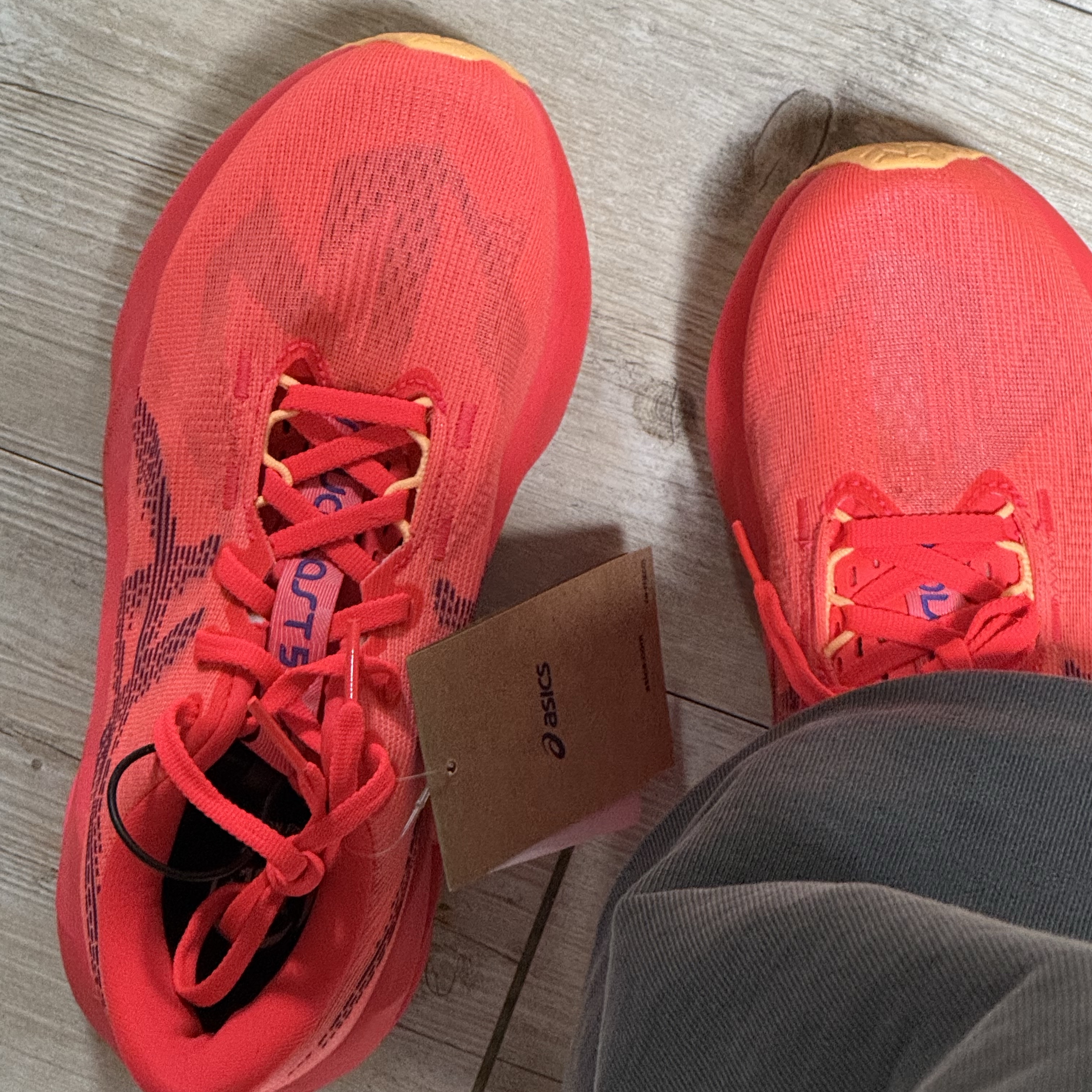(W) Asics Novablast 5 Flash Red Edo Purple 착용 스타일
