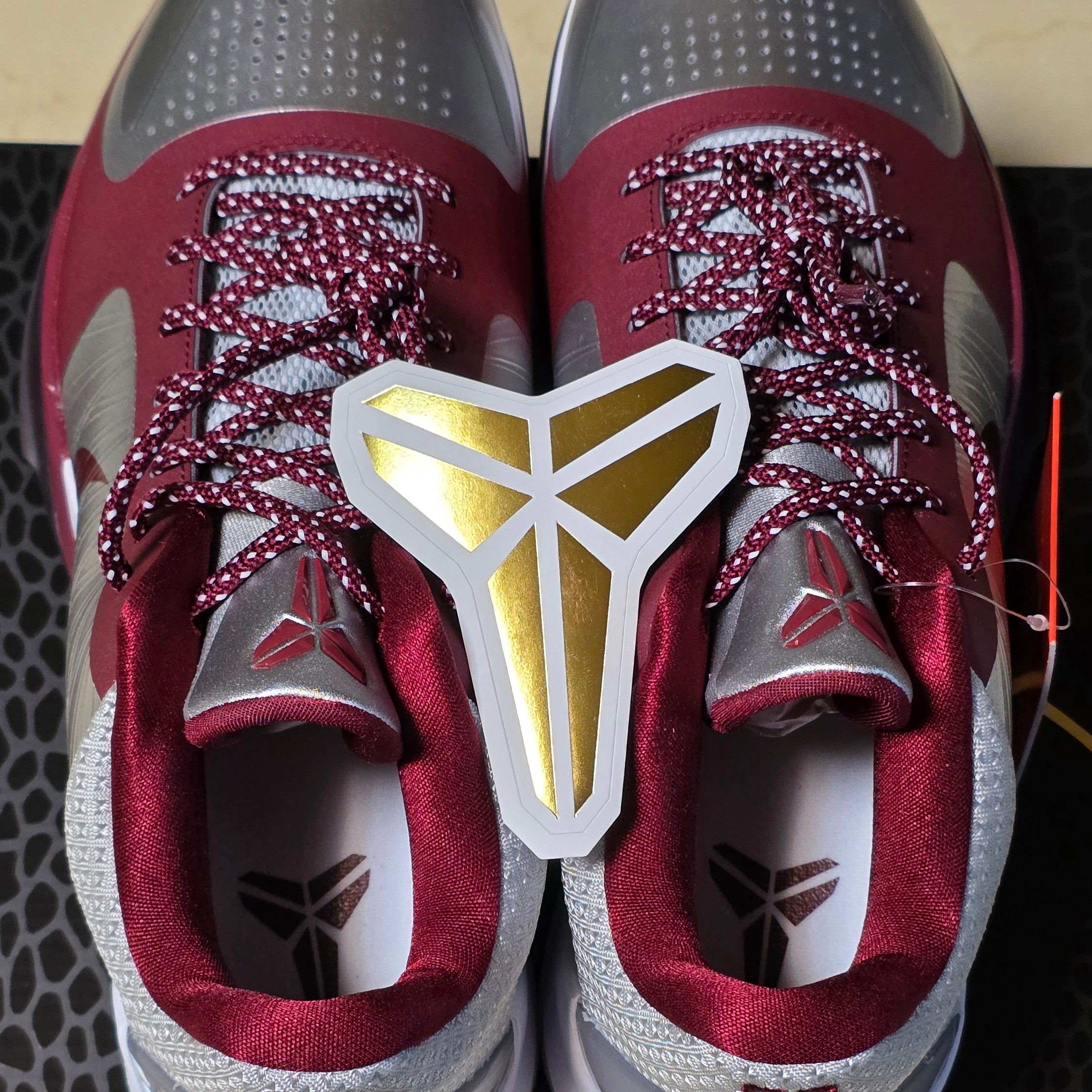 Nike Kobe 5 Protro Lower Merion Aces Away Metallic Silver Team Red 착용 스타일 - 8