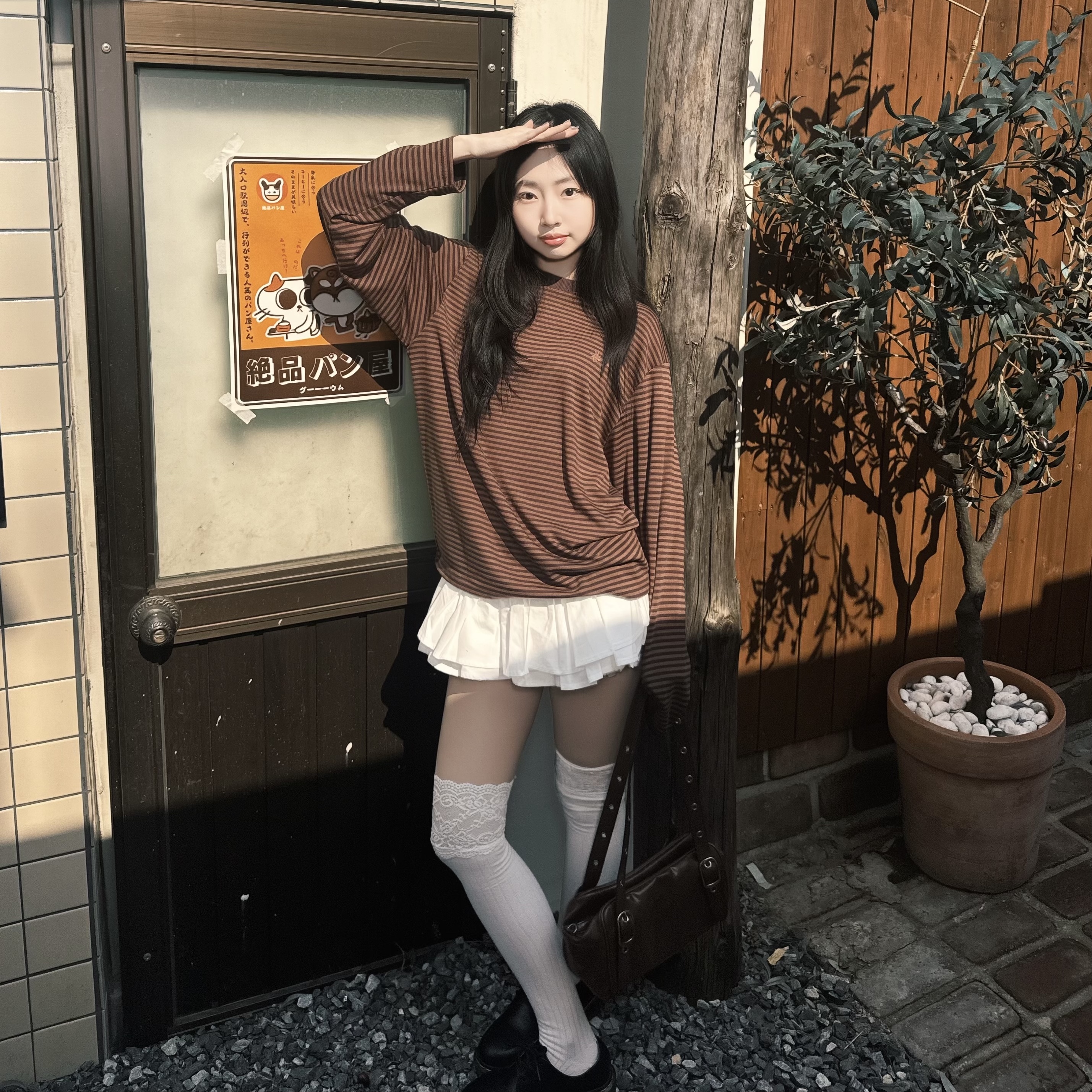 SLOW RECORD HOUSE Stripe Long Sleeve Brown 착용 스타일 - 1