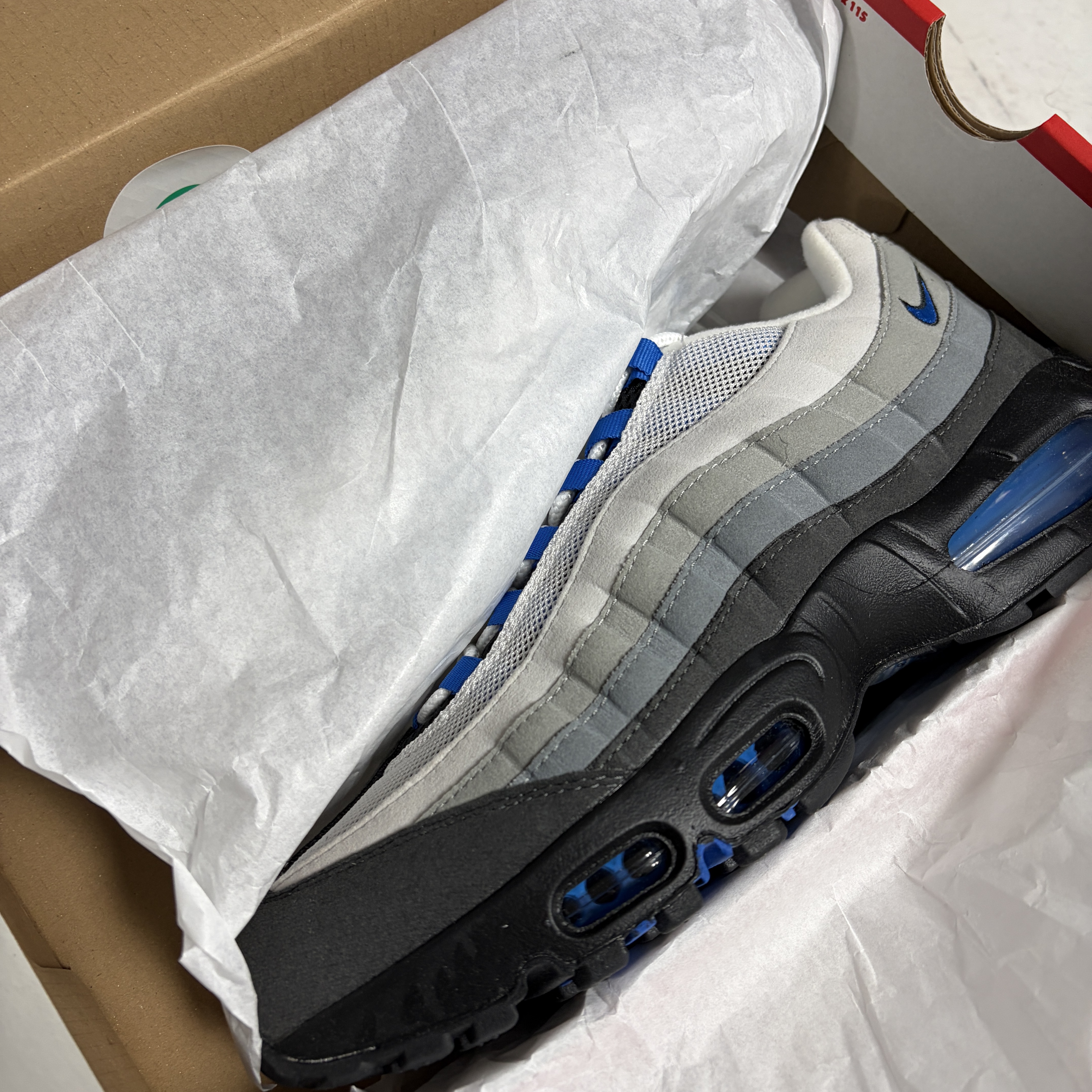 Nike Air Max 95 OG Cool Grey and Blue Spark 착용 스타일
