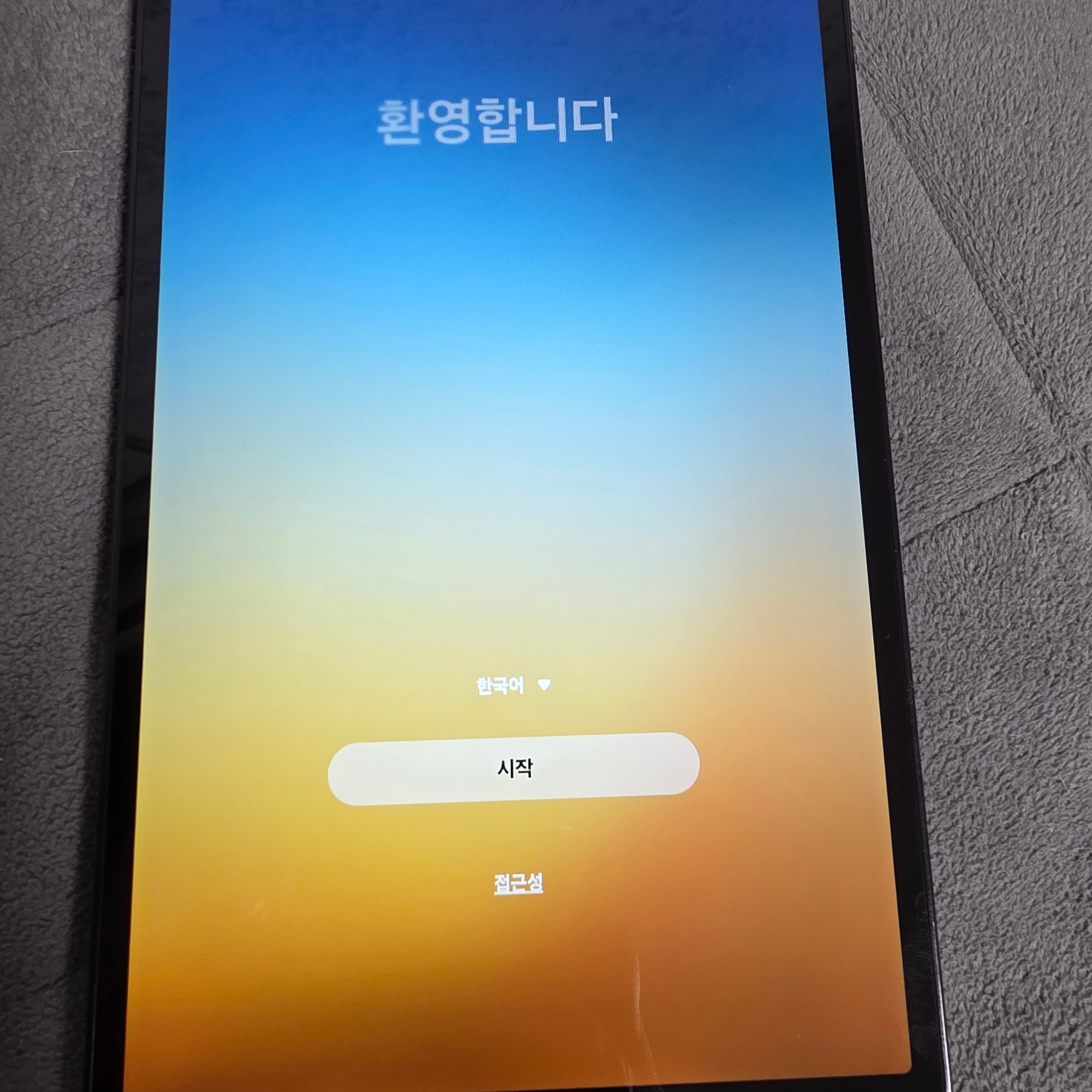[S등급] Refurbished Galaxy Tab A9 Wi-Fi 64GB Graphite 착용 스타일