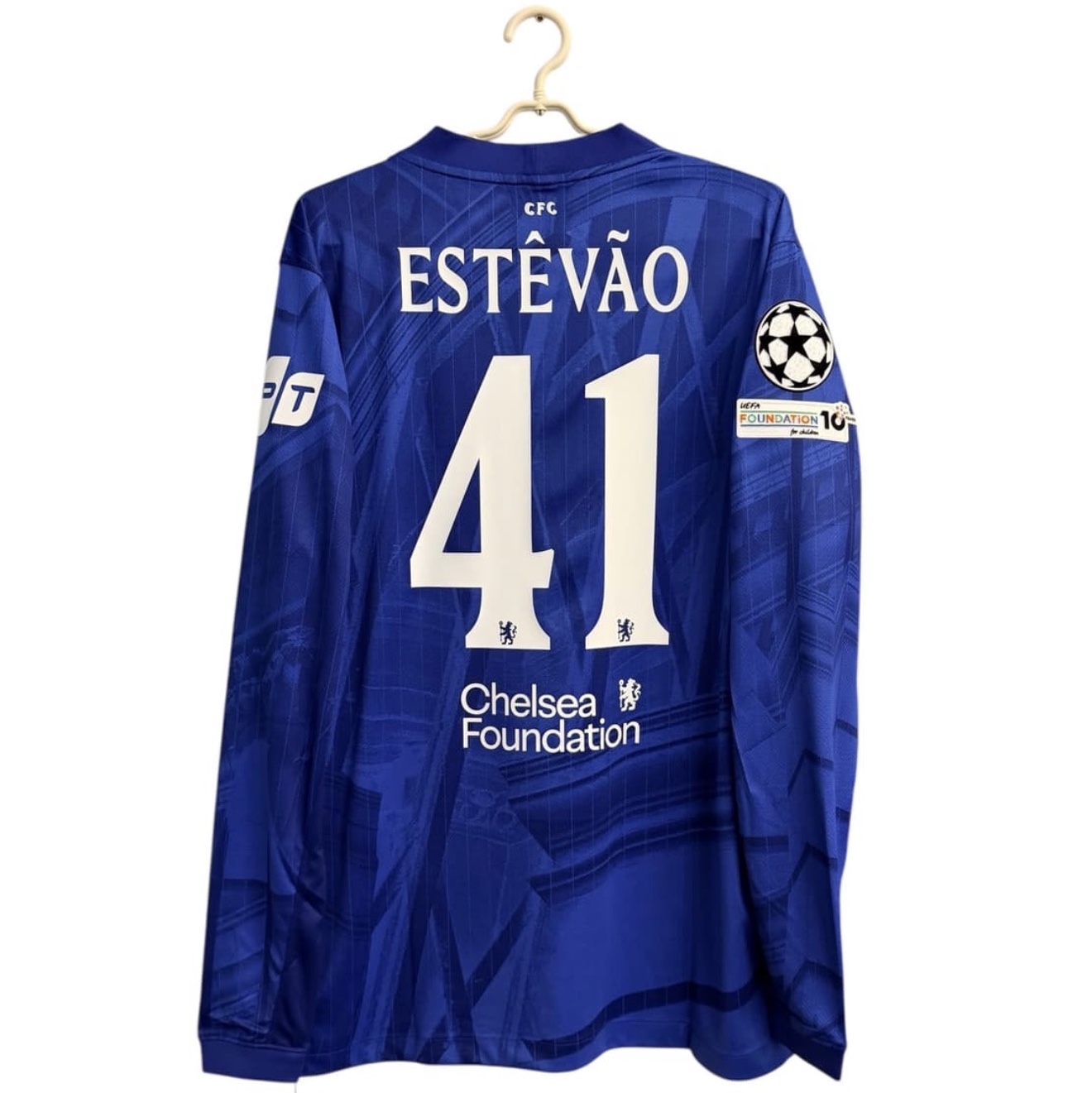 Nike Chelsea FC 2025/26 Stadium Home Dri-Fit Football Replica Long Sleeve Shirt Rush Blue White (HV9258-496) (Non Marking Ver.), Nike Chelsea FC 2025/26 Match Home Dri-Fit ADV Soccer Authentic Jersey Rush Blue White (Non Marking Ver.) 착용 스타일
