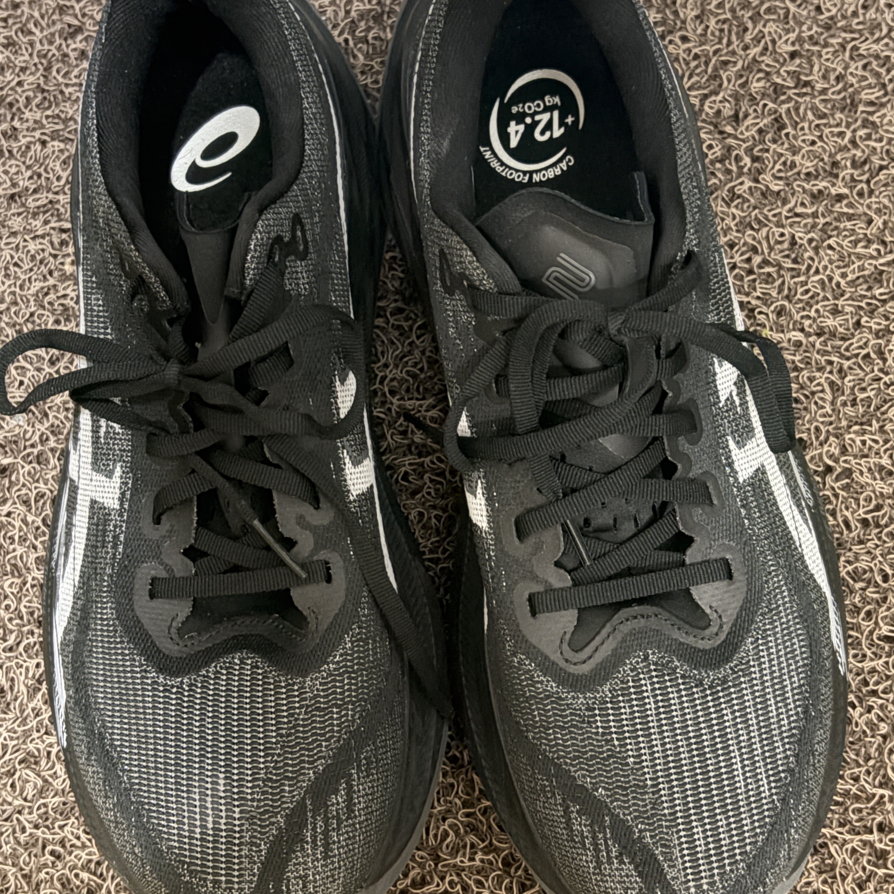 Asics Superblast 2 Black White 착용 스타일