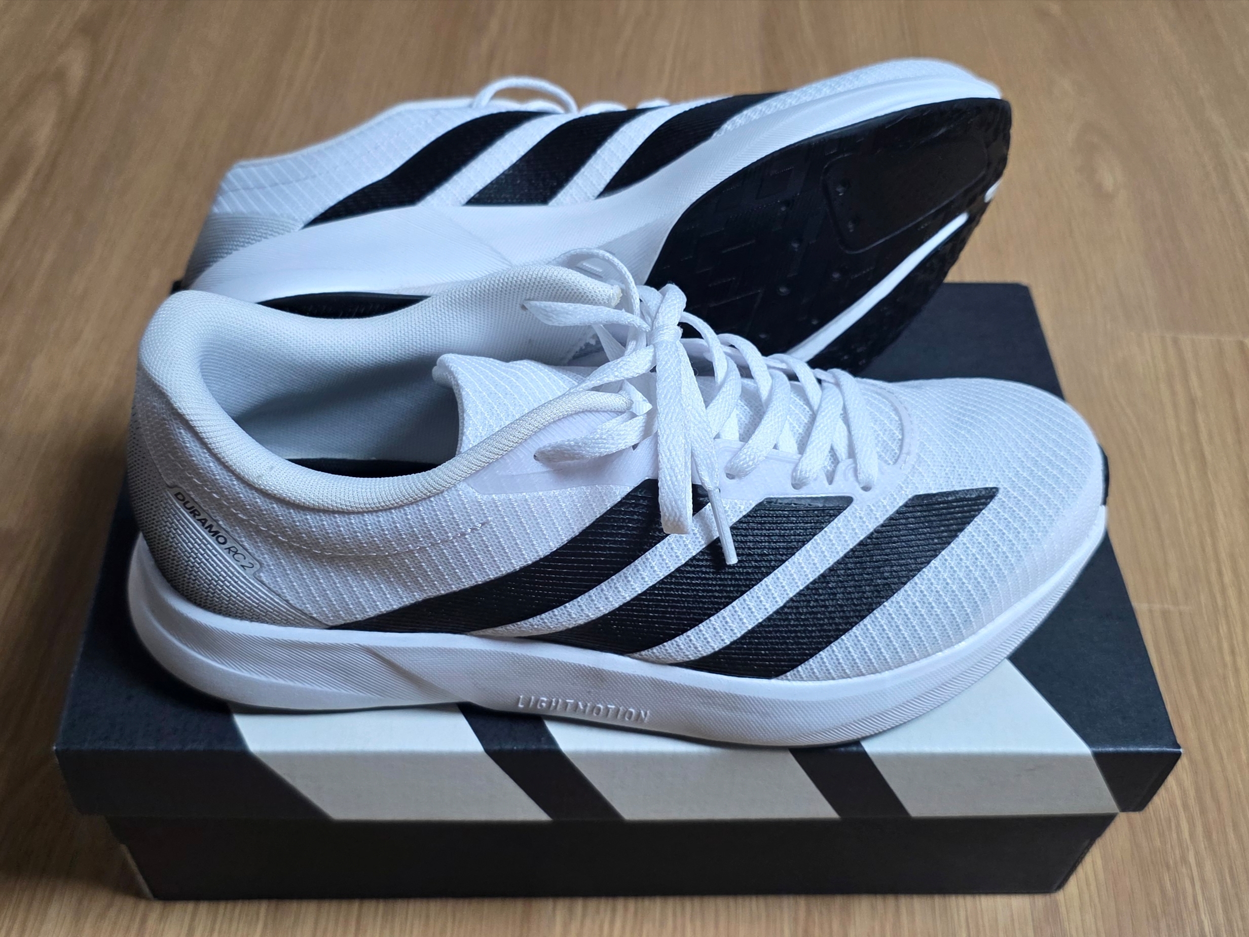 Adidas Duramo RC2 Running Cloud White Core Black 착용 스타일