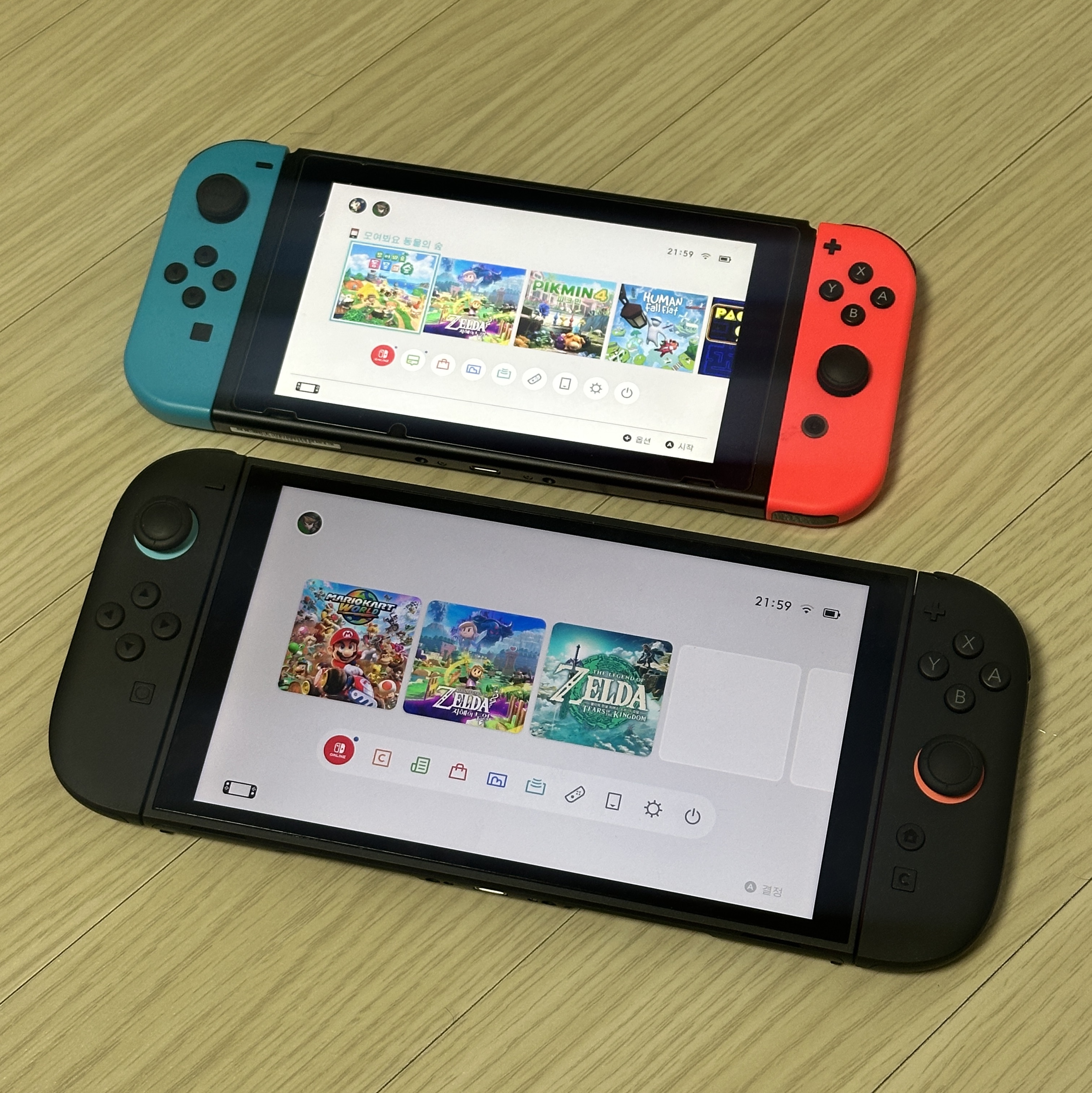 Nintendo Switch 2 Black (Korean Ver.), Nintendo Switch OLED Neon Blue Neon Red (Korean Ver.) 착용 스타일