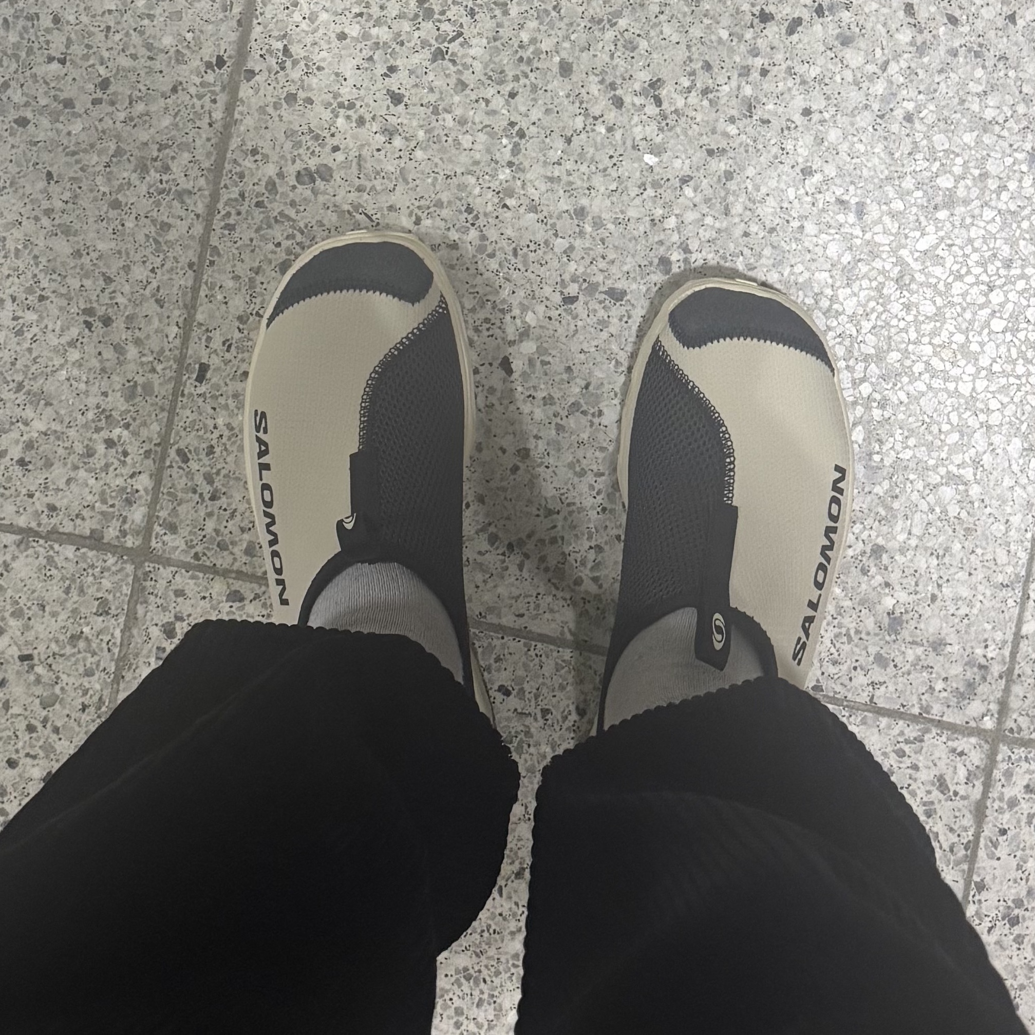 Salomon RX Slide 3.0 Bleached Sand, Casio 50th Anniversary Ring Watch CRW-001-1 착용 스타일 - 2