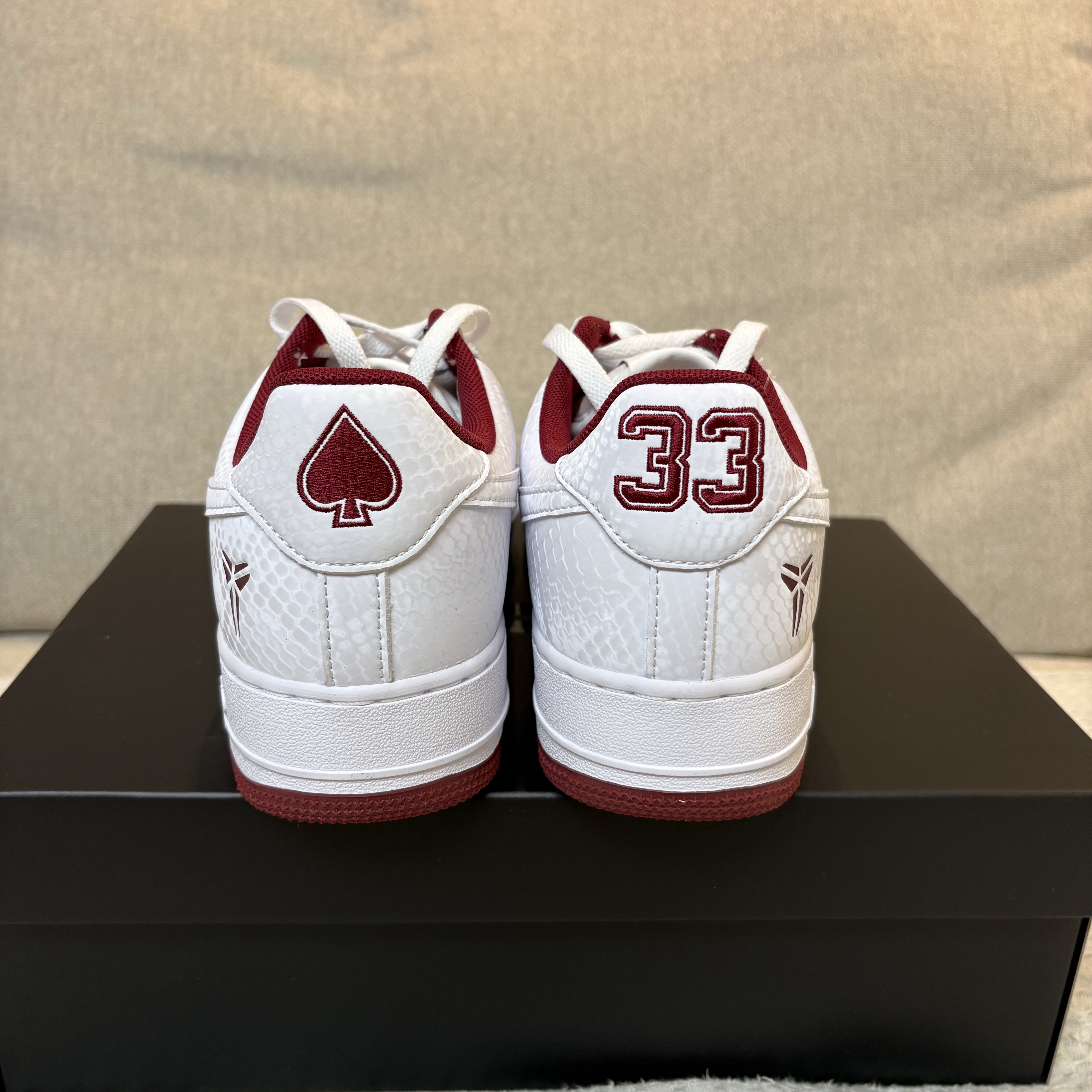 Nike x Kobe Bryant Air Force 1 Low White Team Red 착용 스타일 - 4