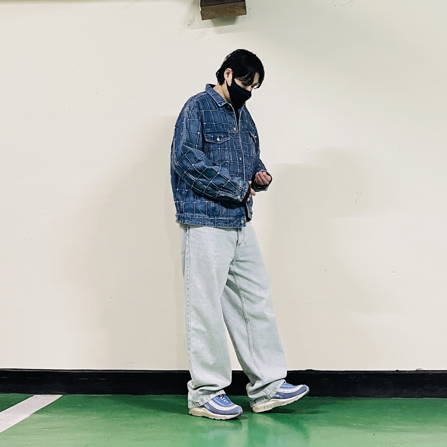 Nike Air Max 97 Have a Nike Day Indigo Storm, Supreme Studded Seam Denim Trucker Jacket Blue - 25SS 착용 스타일 - 3