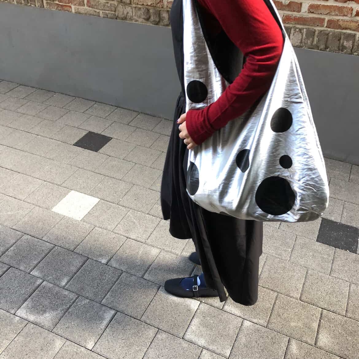 ACOC Dot Bubble Bag Glossy Silver 착용 스타일