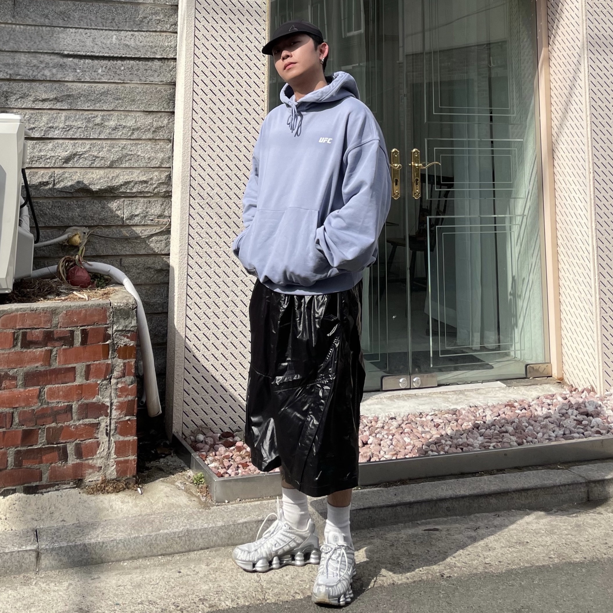 (W) Nike Shox TL Pure Platinum and Metallic Silver 착용 스타일 - 1