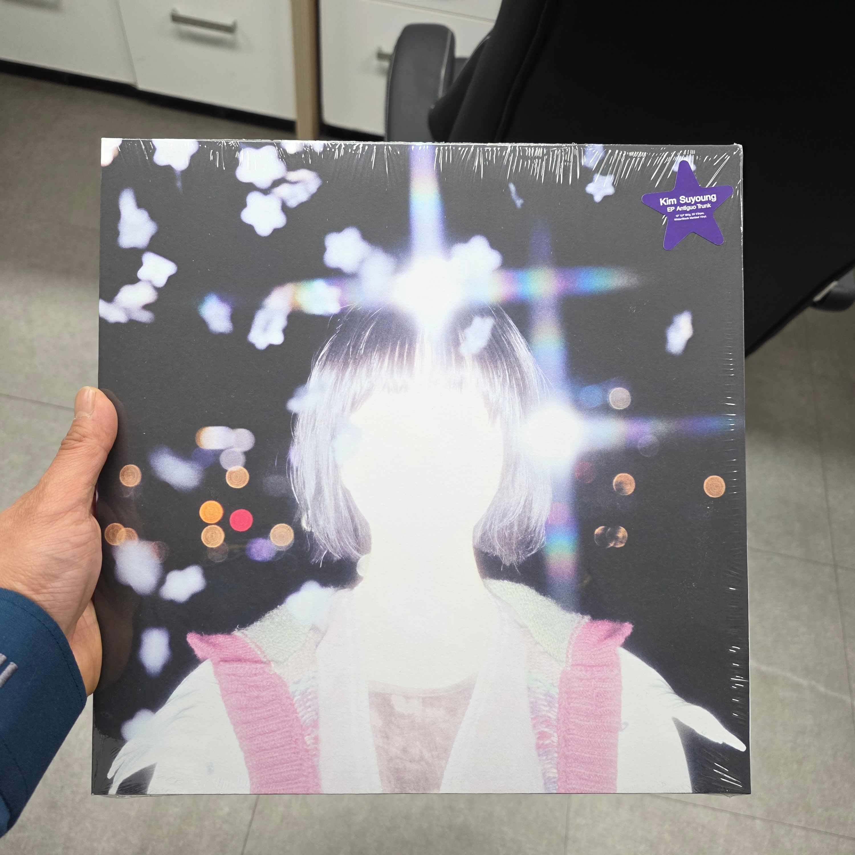 Kim Suyoung EP Antiguo Trunk LP White Black Marbled 착용 스타일