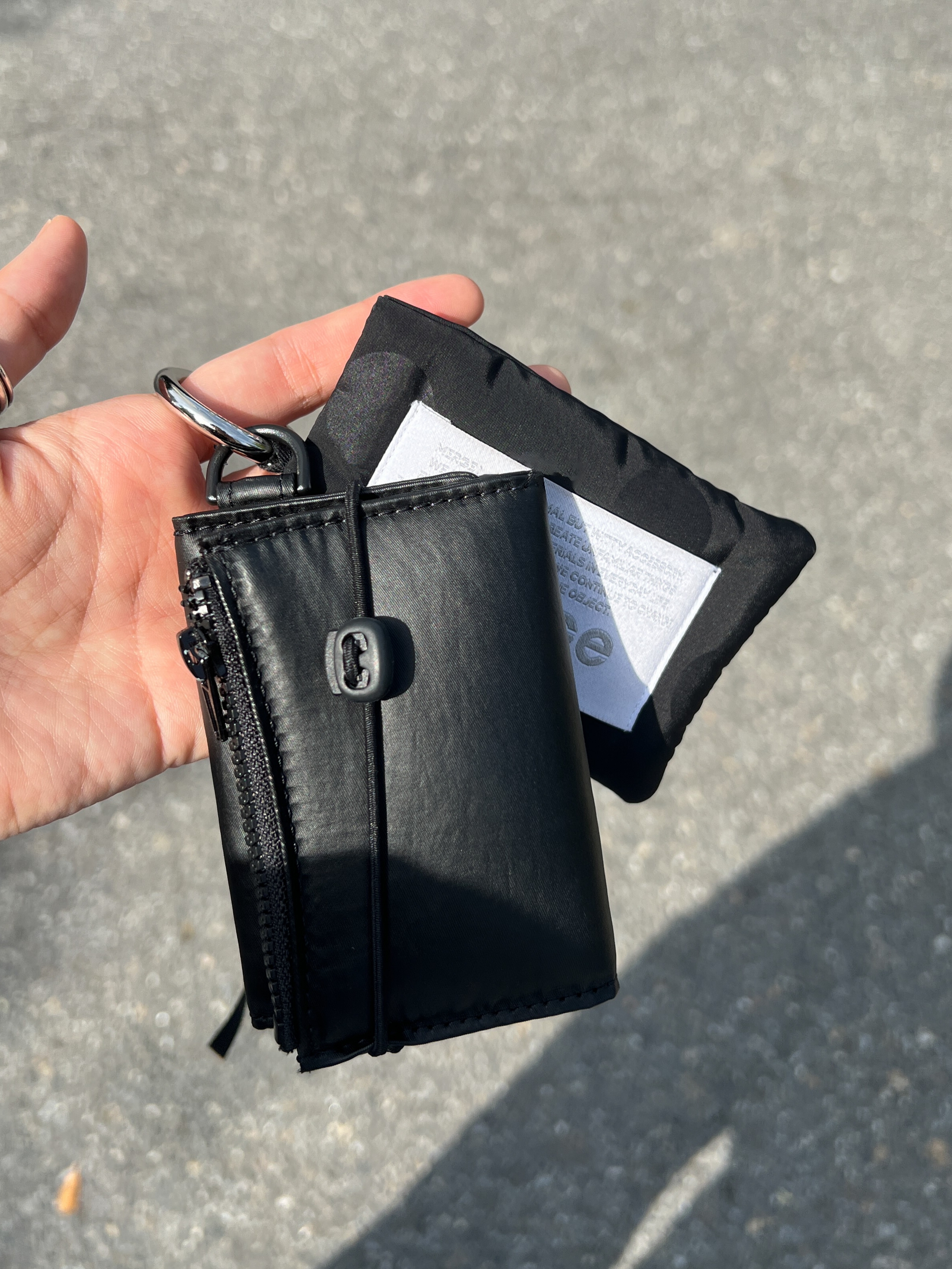 Merge Foldy Wallet Mute Black, Merge Moment Keyring Silent Dot 착용 스타일 - 1