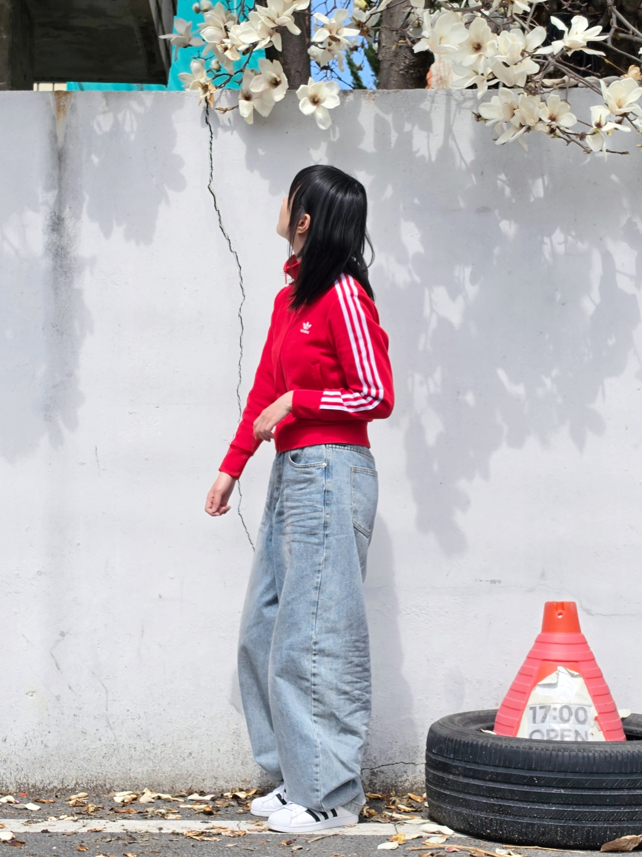 (W) Adidas Knit Top Better Scarlet  - KR Sizing, (J) Adidas Superstar J White Black 착용 스타일