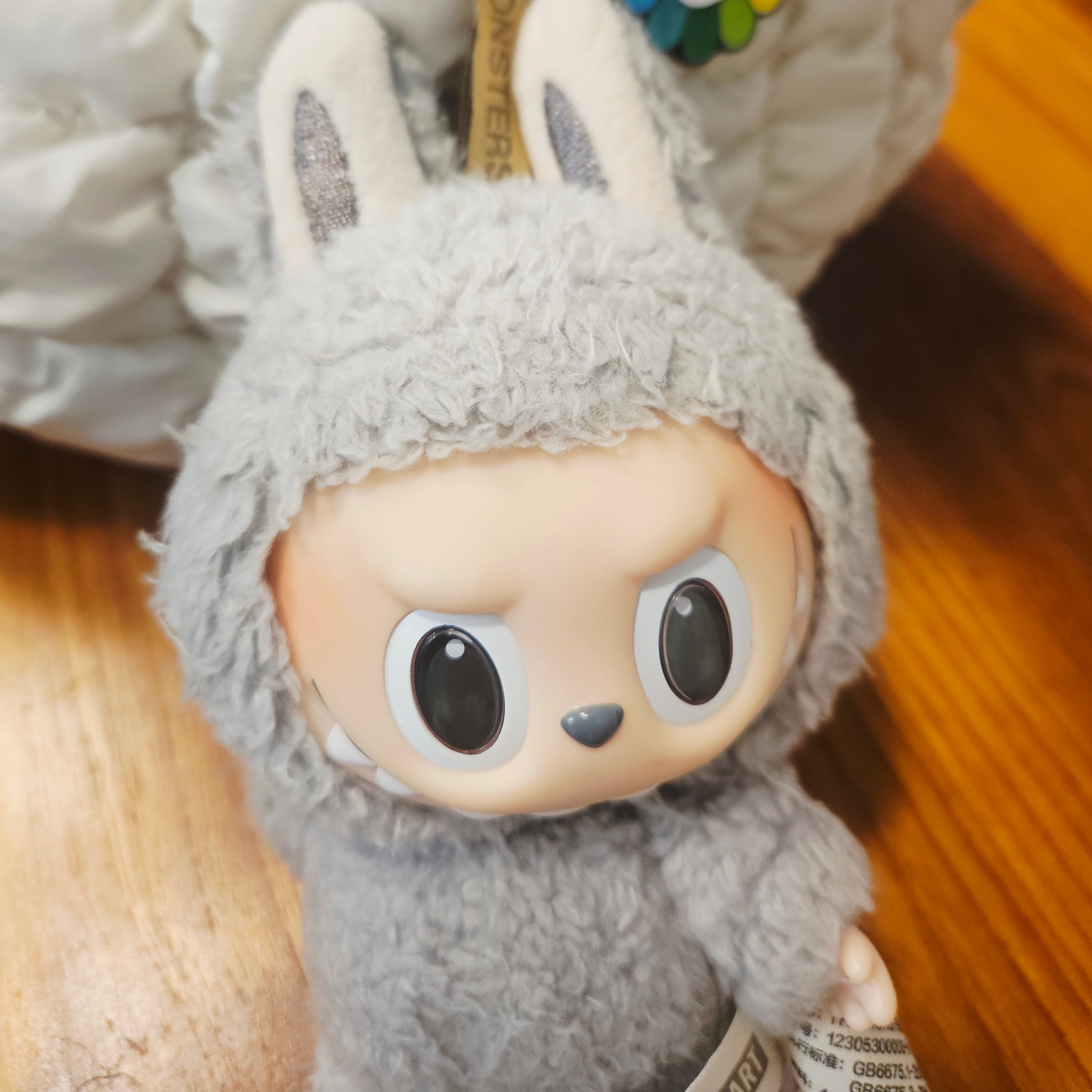 Pop Mart Labubu The Monsters Labubu Tasty Macarons Series Sesame Bean Keyring (Opened Case), COS Quilted Mini Bag Cream 착용 스타일 - 4