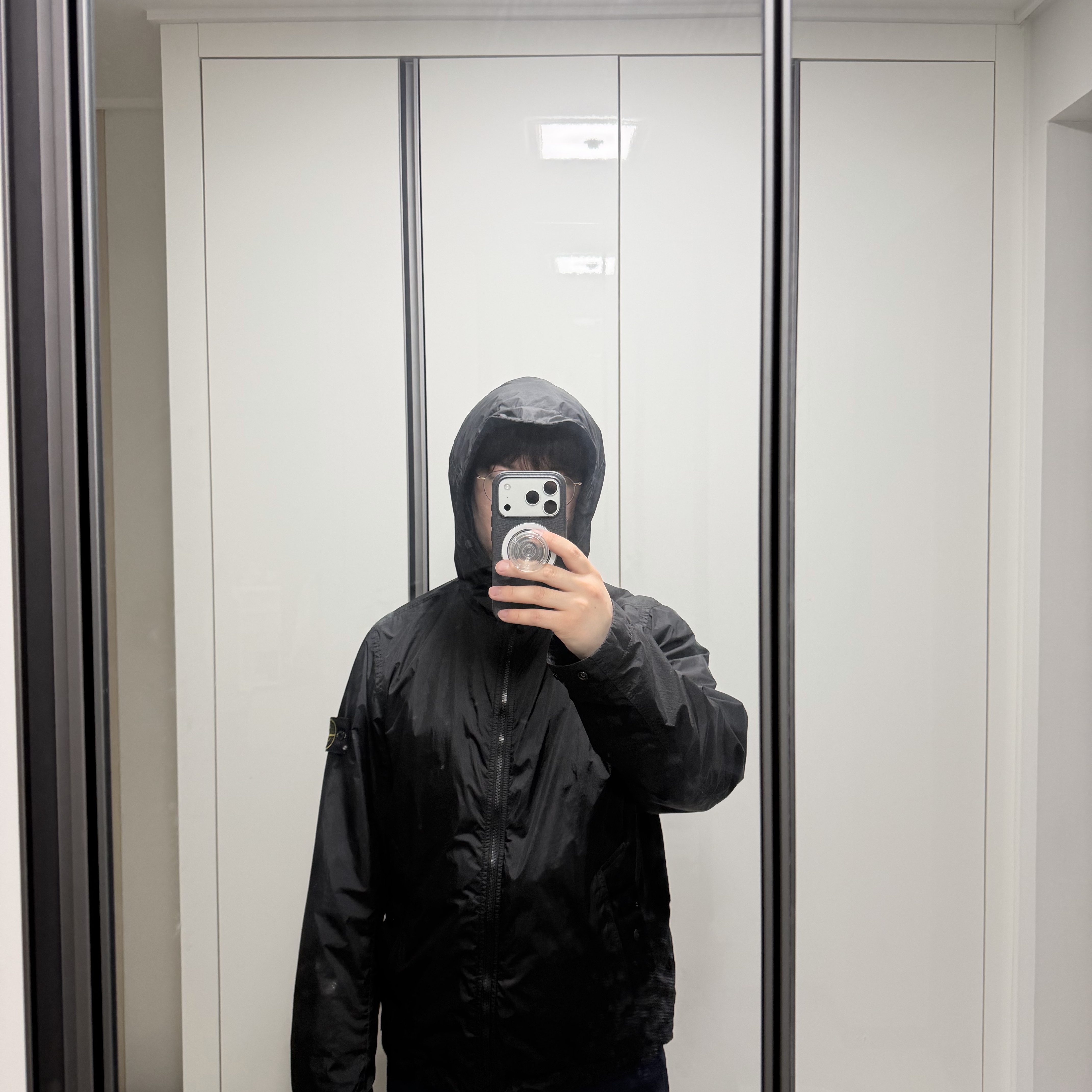 Stone Island 4100001 Crinkle Reps NY Hooded Jacket with Wind Resistance and Anti-Drop Black - 26SS 착용 스타일