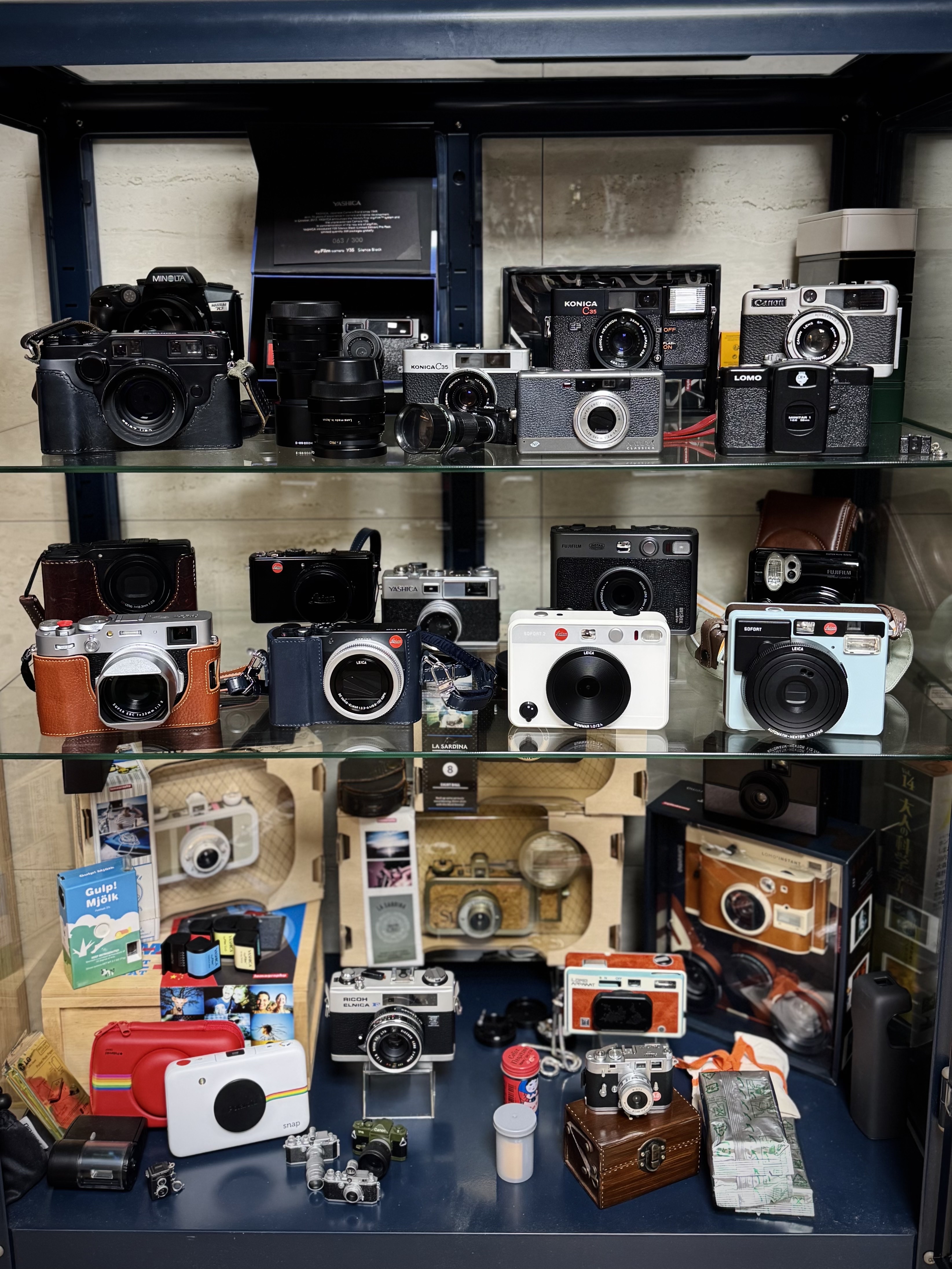 Fujifilm X100VI Silver (Korean Ver.), Leica Sofort 2 White (Korean Ver.) 착용 스타일 - 3
