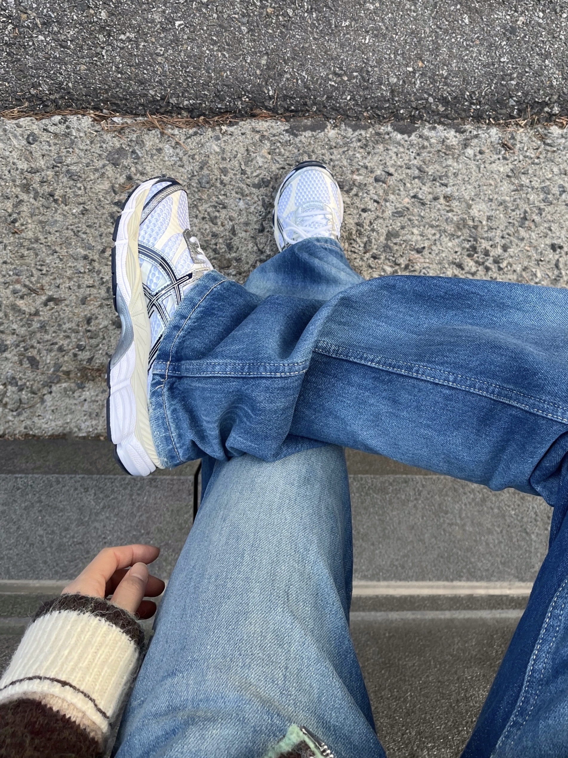 Asics Gel-Cumulus 16 White Midnight, Asics Gel-Cumulus 16 White 착용 스타일 - 3