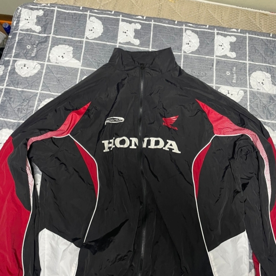 Honda Track Zip Up Jacket Red 착용 스타일