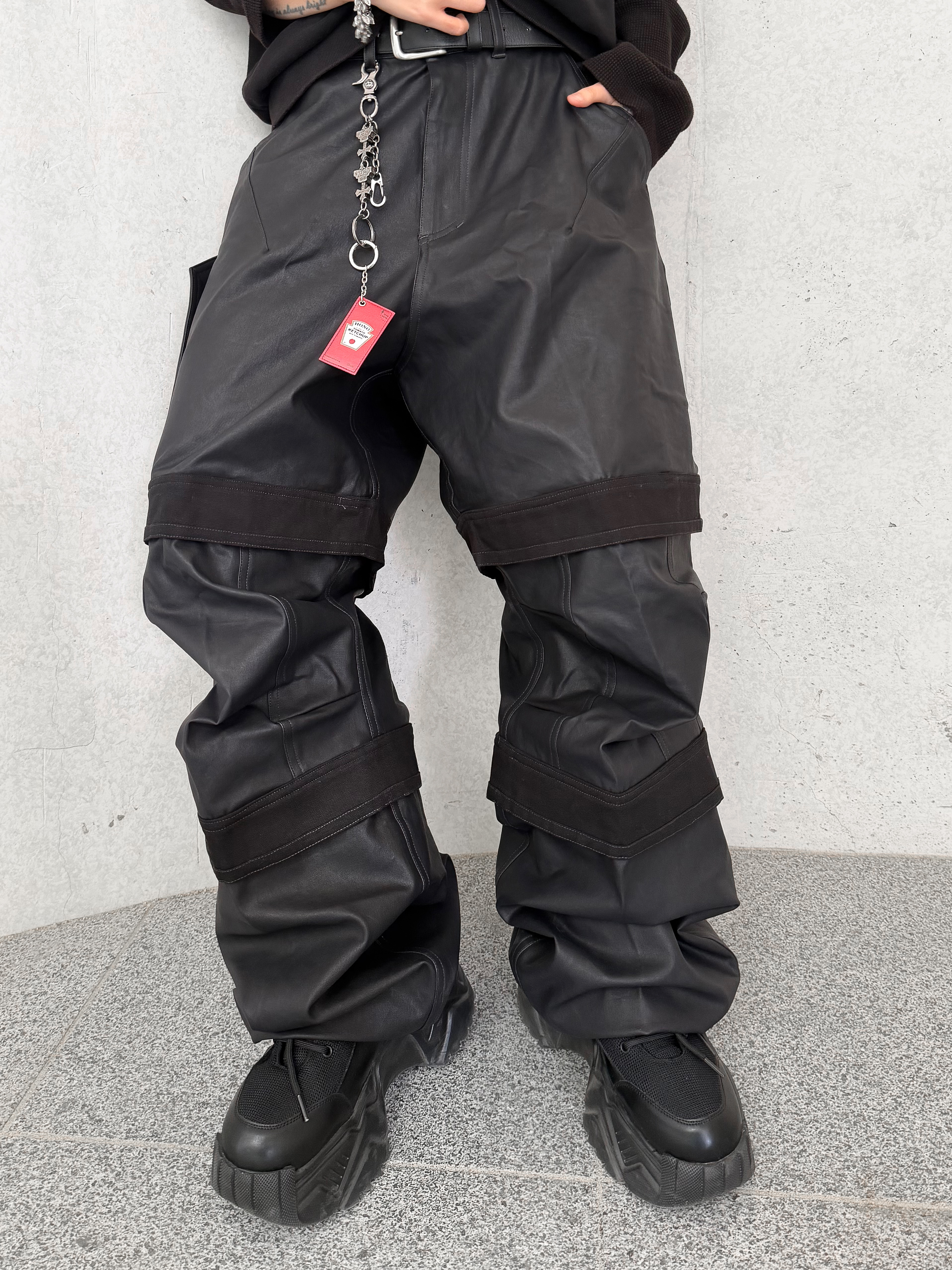 Farfromwhat Far Layered Work Pants Coated Black, Hono Report Object Keyring Tomato Ketchup 착용 스타일 - 1