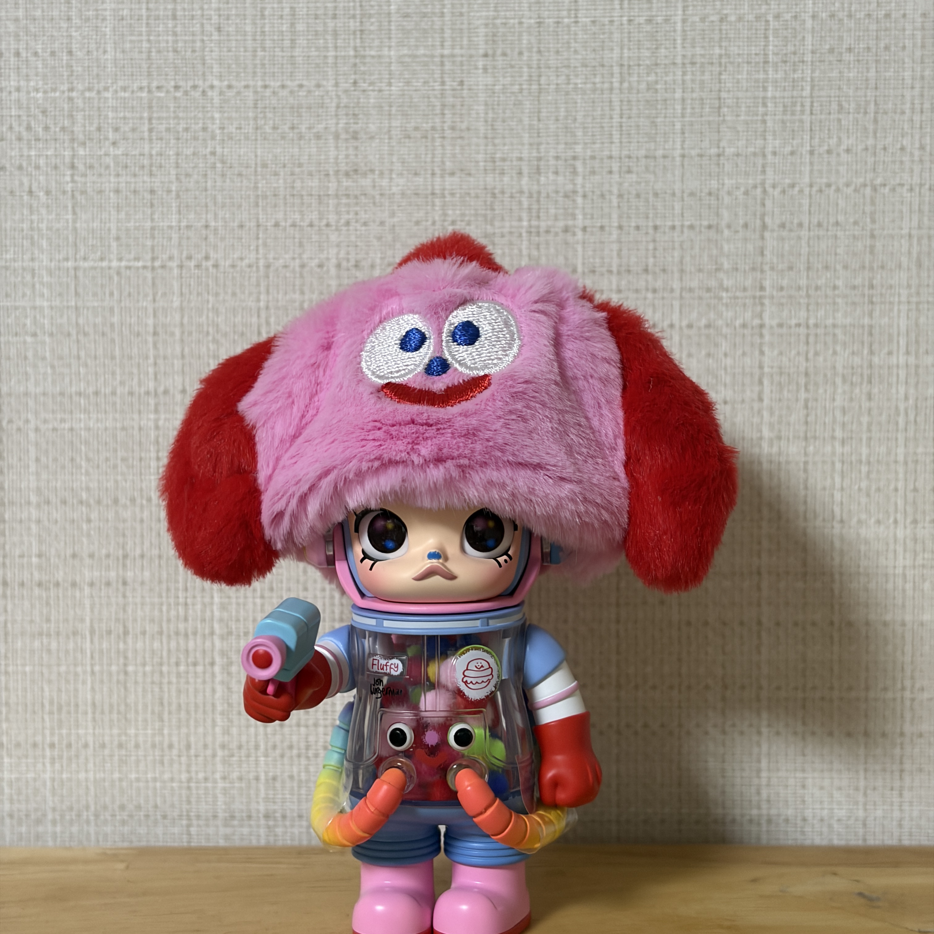 Pop Mart Mega Space Molly 100% Series4 Jon Burgerman (Opened Case) 착용 스타일