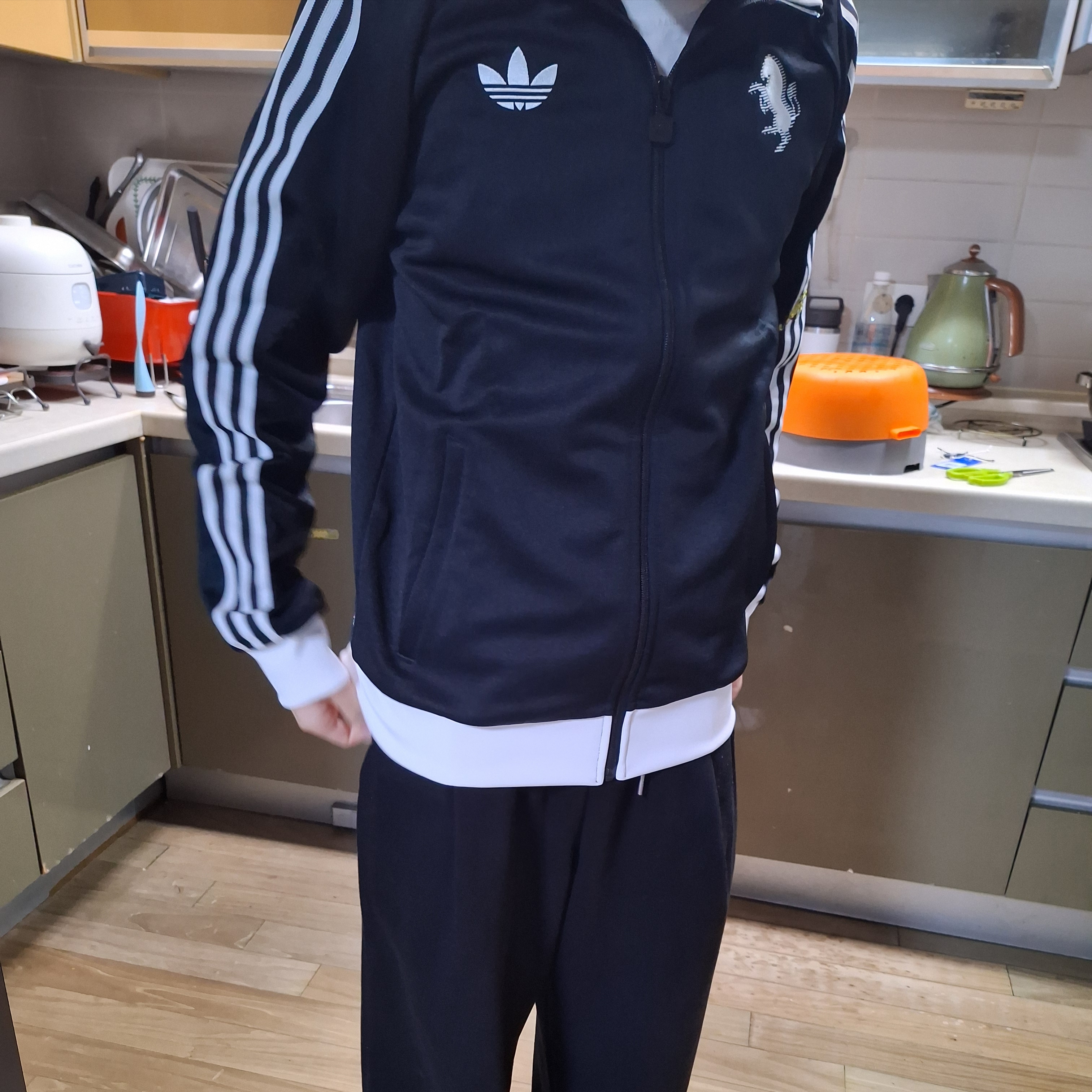 Adidas Originals Juventus FC Track Jacket Black - KR Sizing (Non Marking Ver.) 착용 스타일