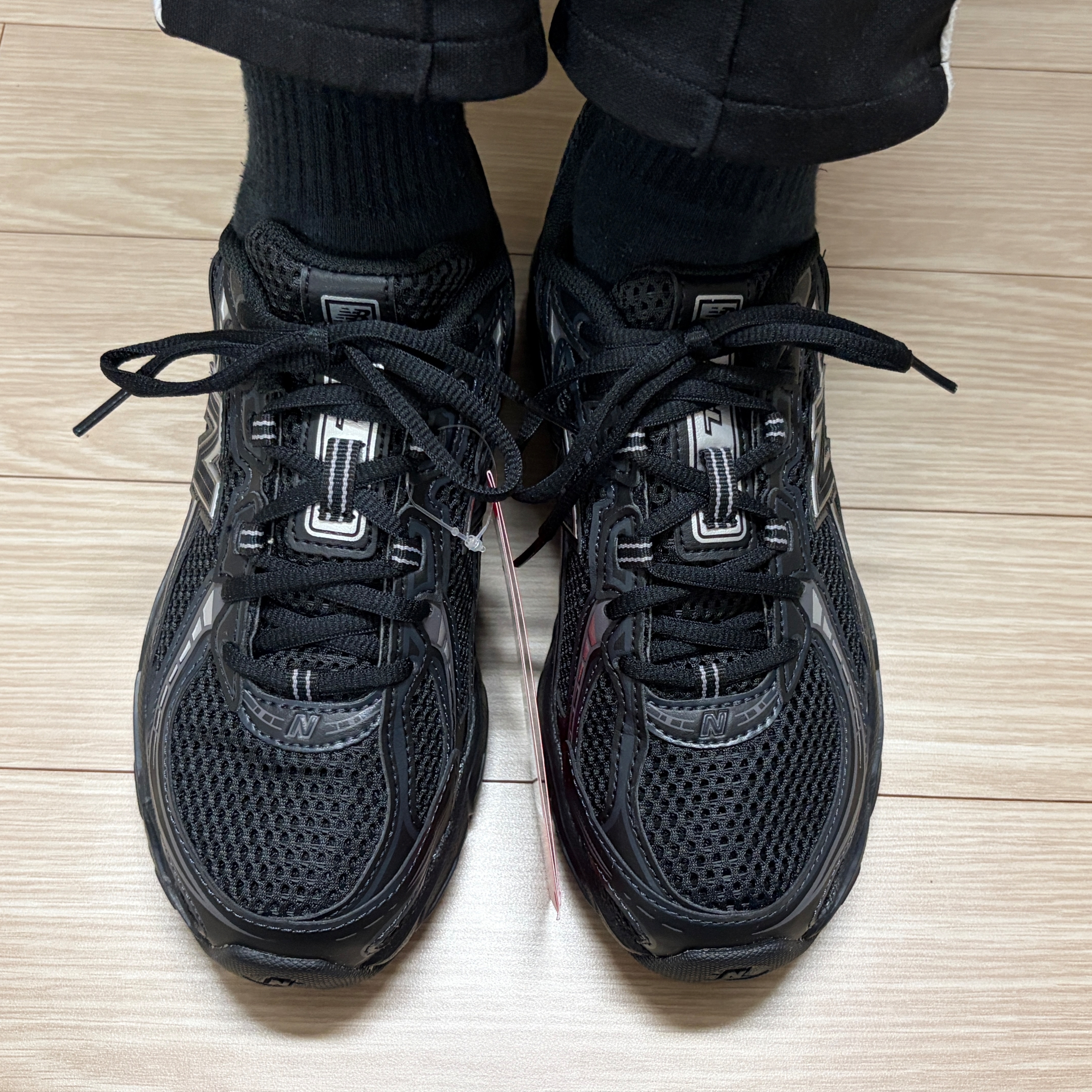 New Balance 740v2 Black Silver Metallic 착용 스타일