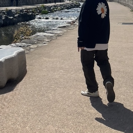 Jordan 1 x Travis Scott Retro Low OG SP Sail and Ridgerock 착용 스타일