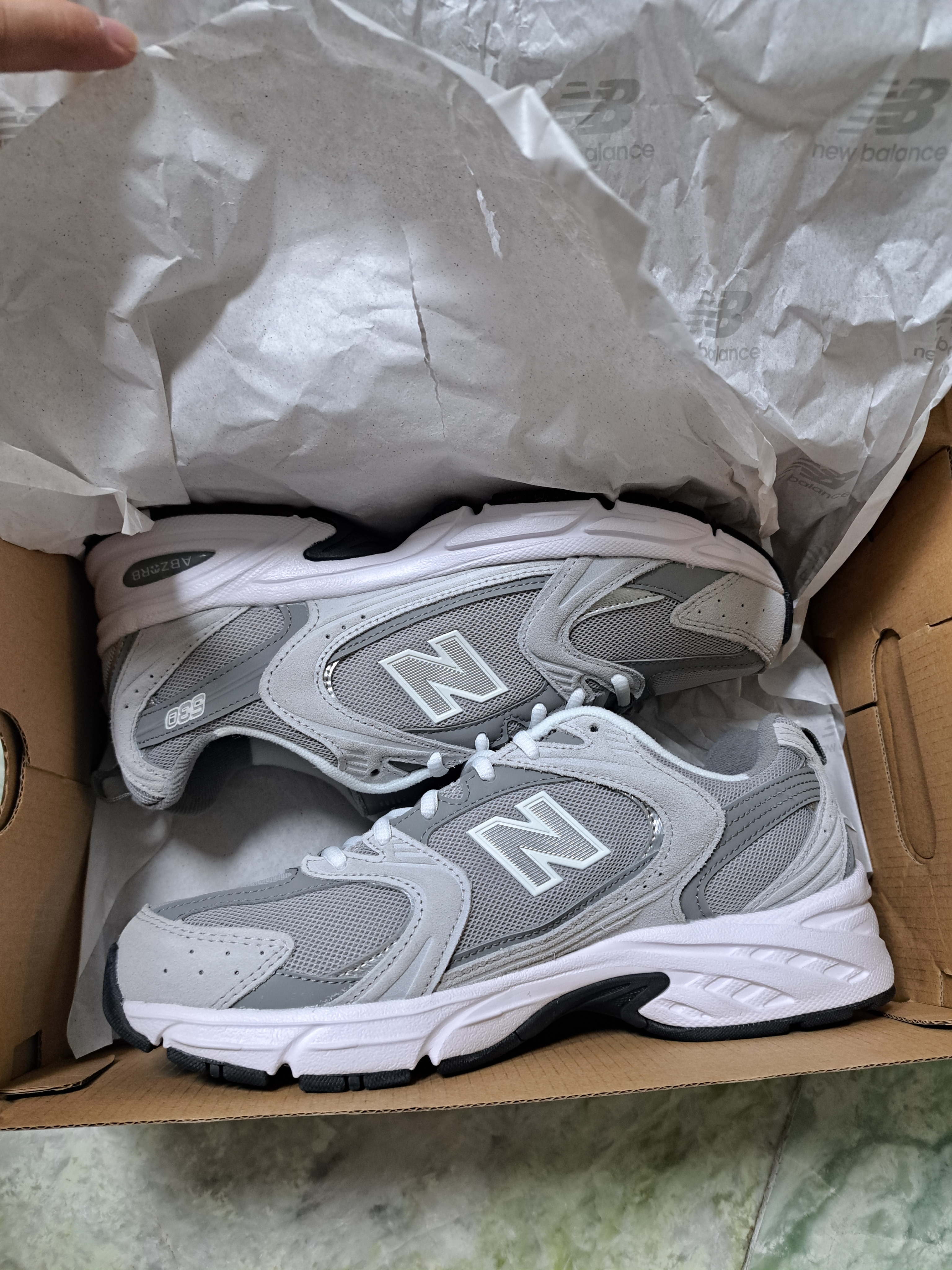 [10% 쿠폰] New Balance 530 Grey 착용 스타일