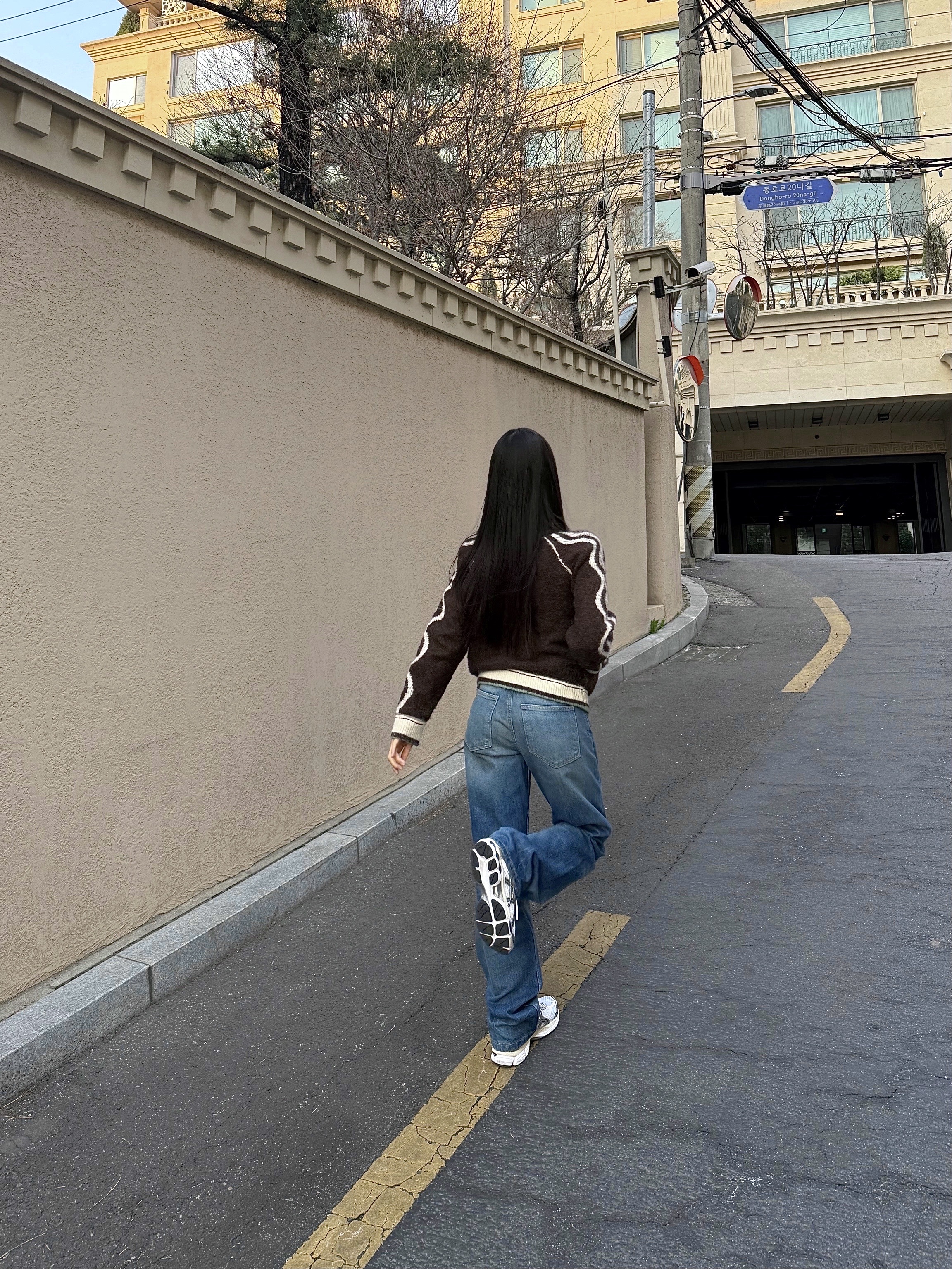 Asics Gel-Cumulus 16 White Midnight, Asics Gel-Cumulus 16 White 착용 스타일 - 2