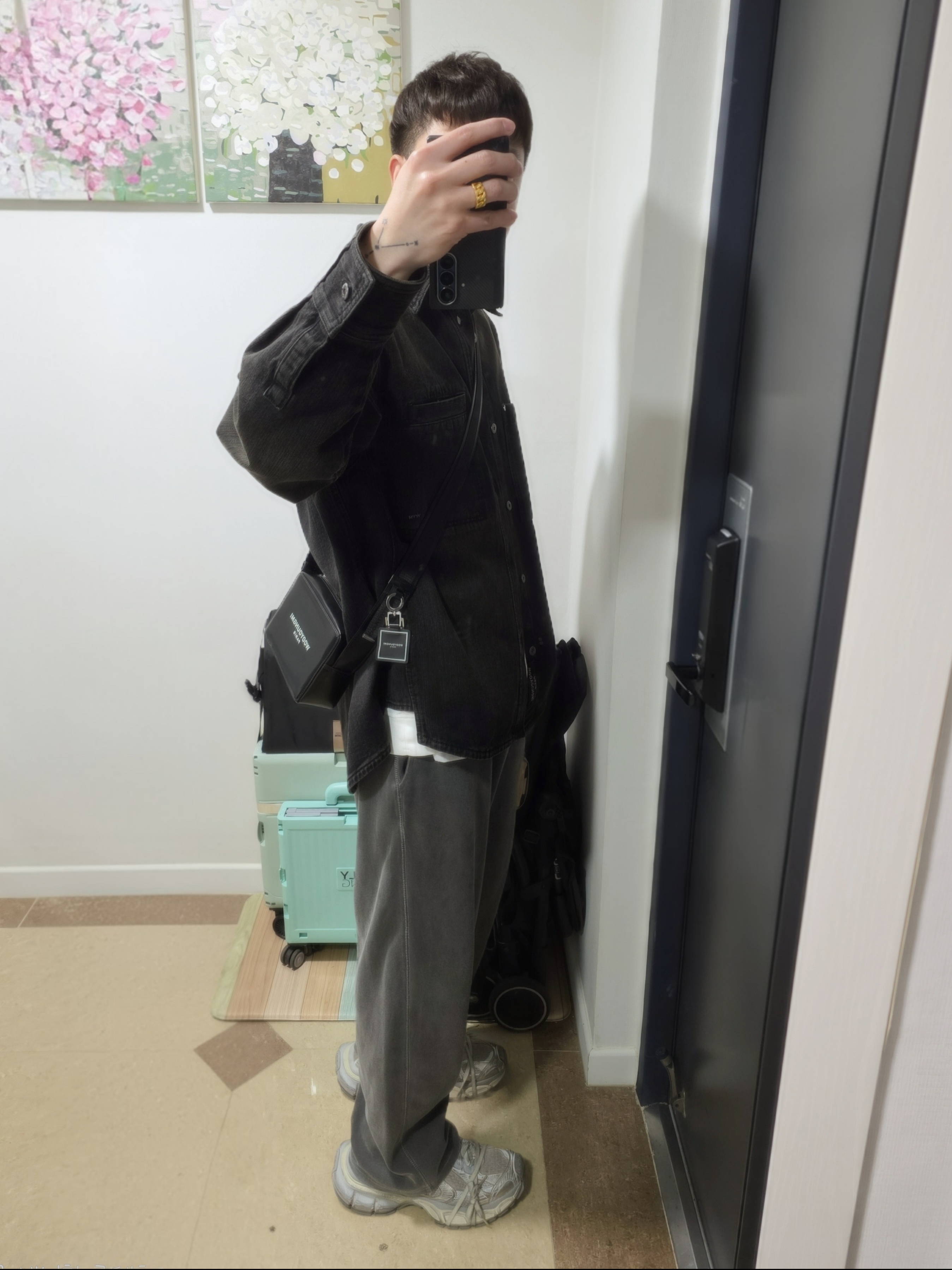 Wooyoungmi Washed Denim Back Logo Shirt Grey - 25SS, Wooyoungmi Square Mini Bag Black 착용 스타일