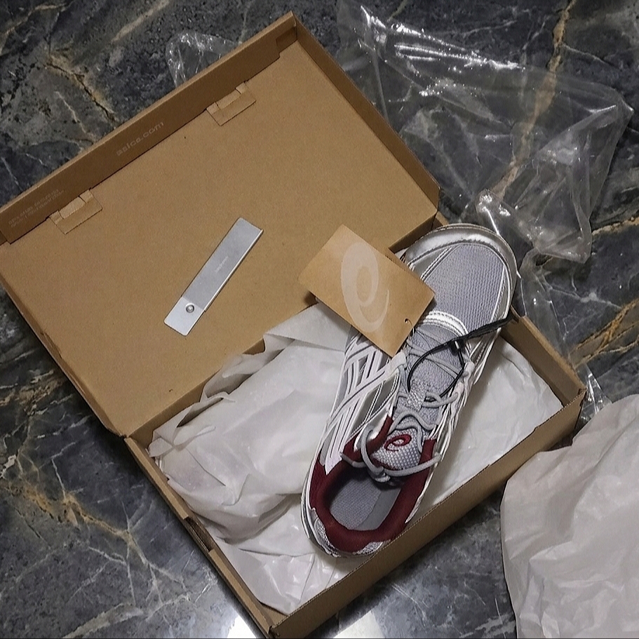 Asics Hypersync Piedmont Grey Pure Silver, Millo Archive Campaign Logo Box Cutter Silver 착용 스타일