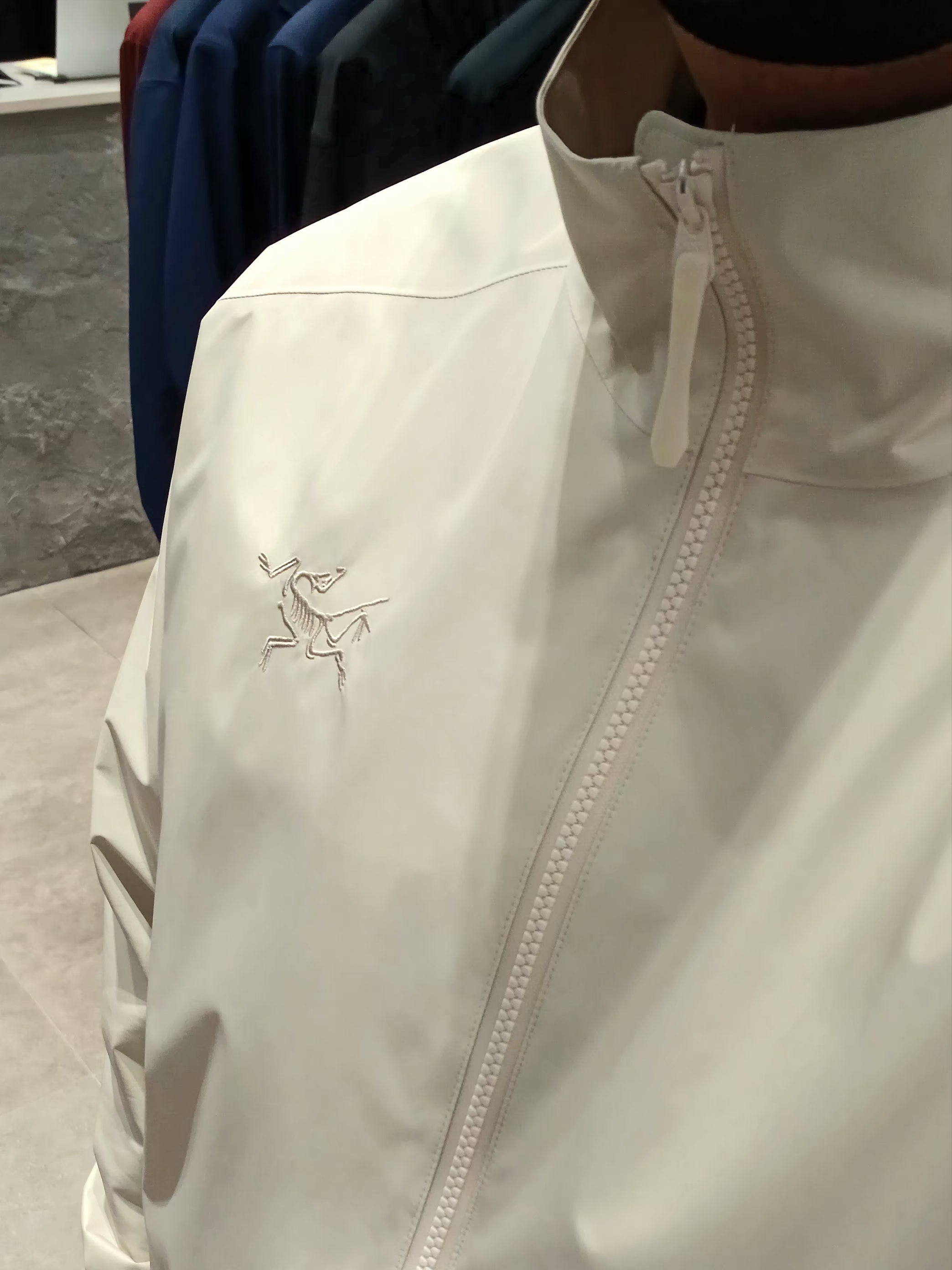 Arc'teryx Small Bird Cap Black, Arc'teryx Kragg SL Cotton LS Shirt White Light 착용 스타일 - 2