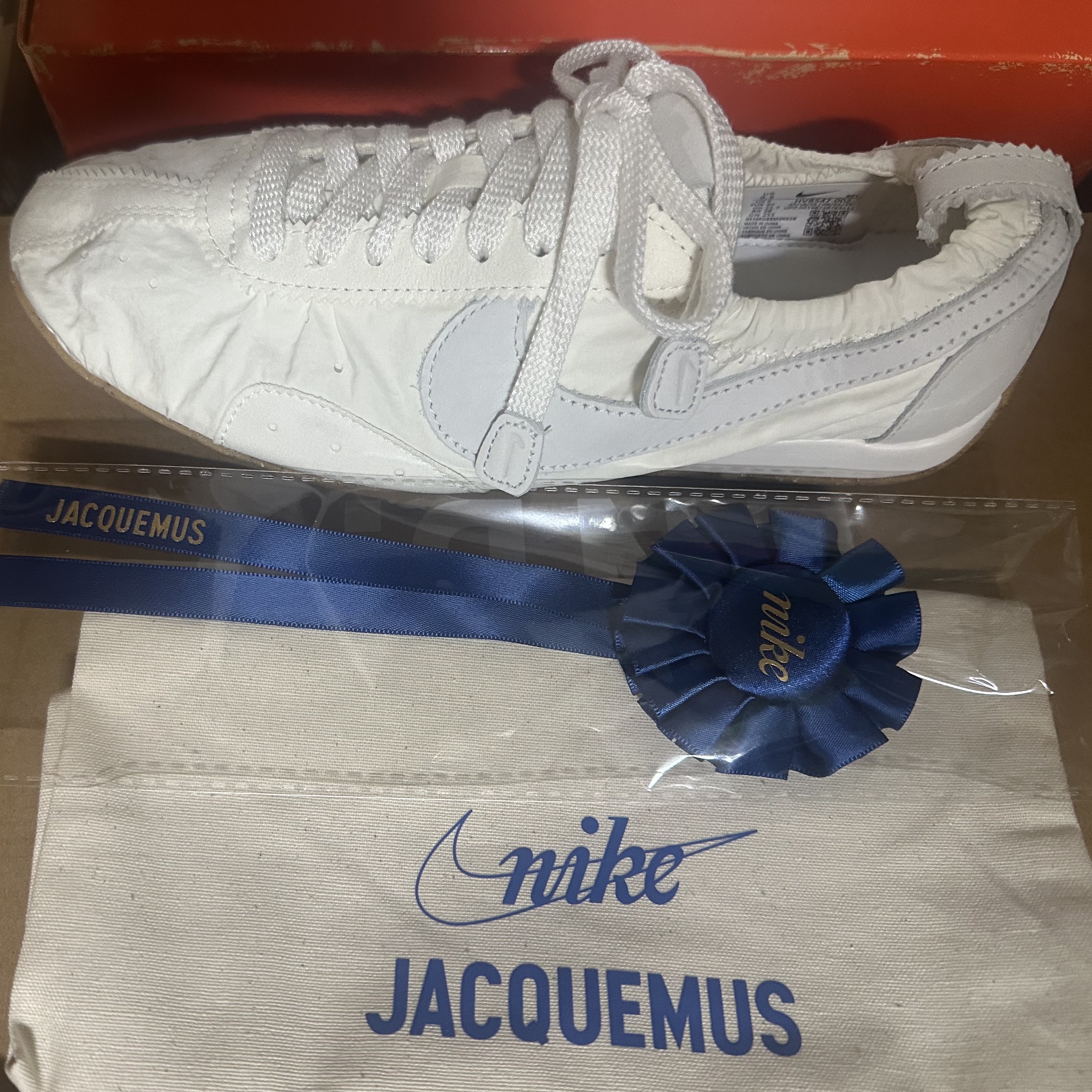 Nike x Jacquemus Moon Shoe SP Soft Pearl Sail 착용 스타일 - 1