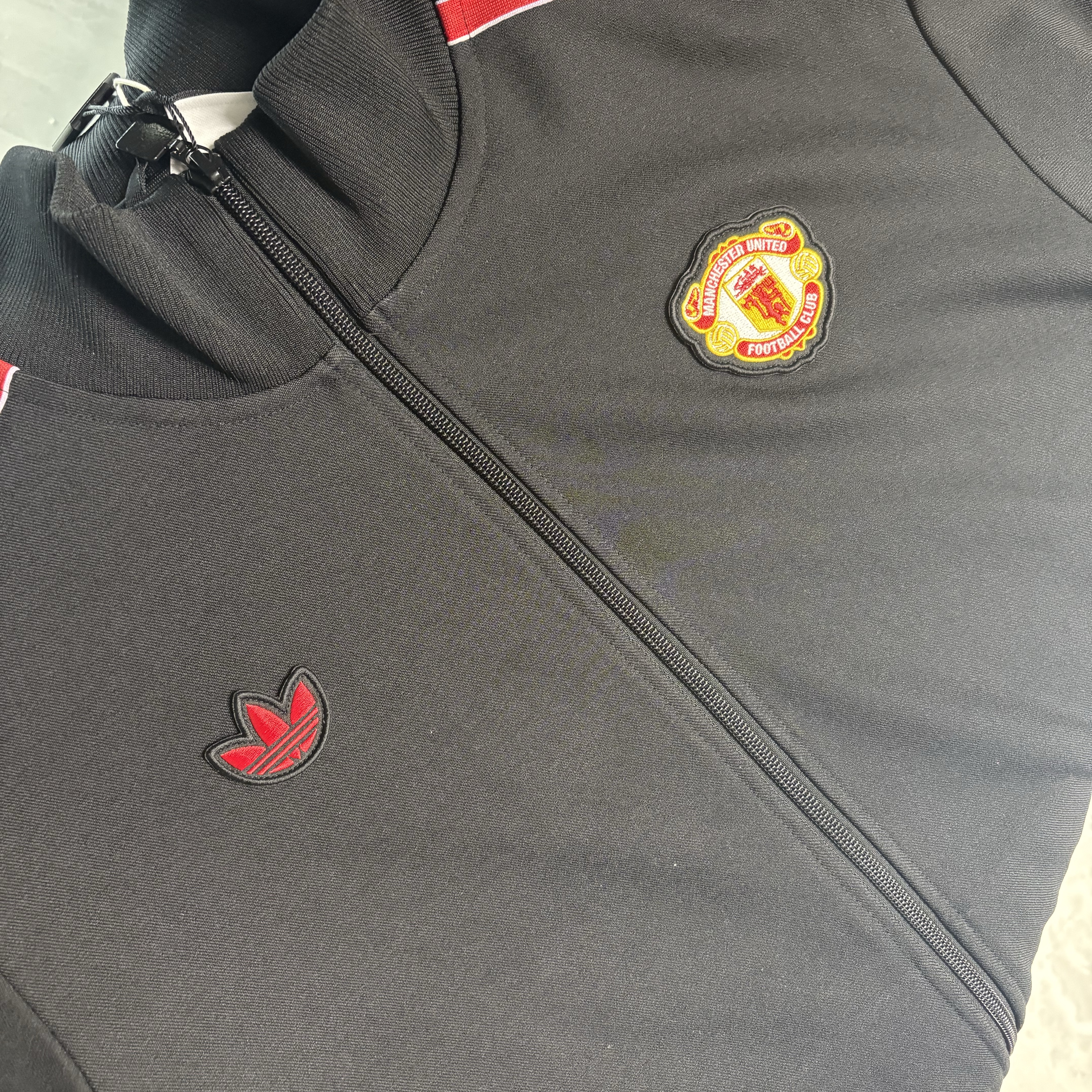 Adidas Manchester United Terrace Icon Track Top Black - US Sizing 착용 스타일
