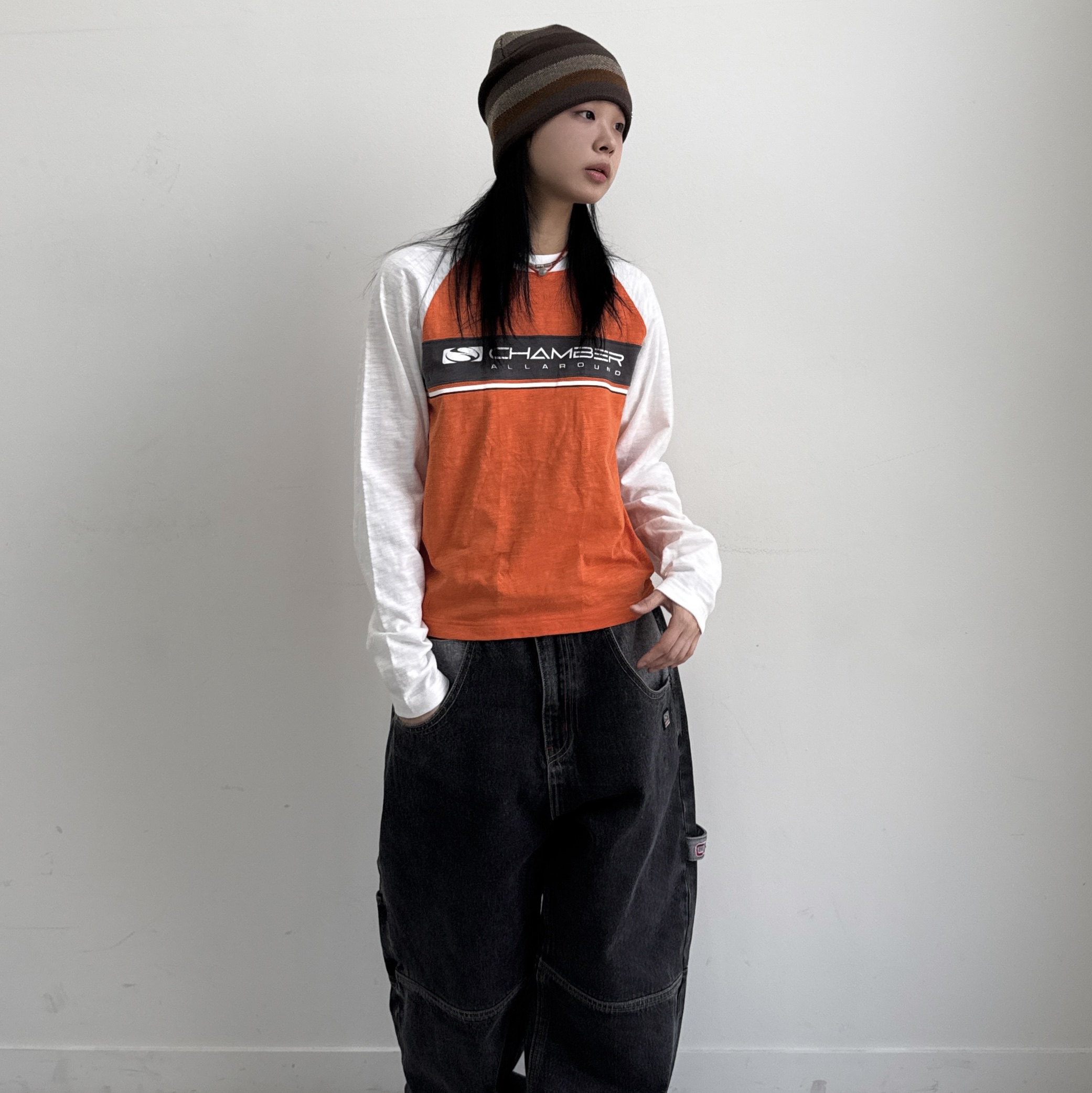 SPORT CHAMBER SC Node T-shirt ORANGE, SPORT CHAMBER SC Star Carpenter Denim Pants BLACK 착용 스타일 - 1