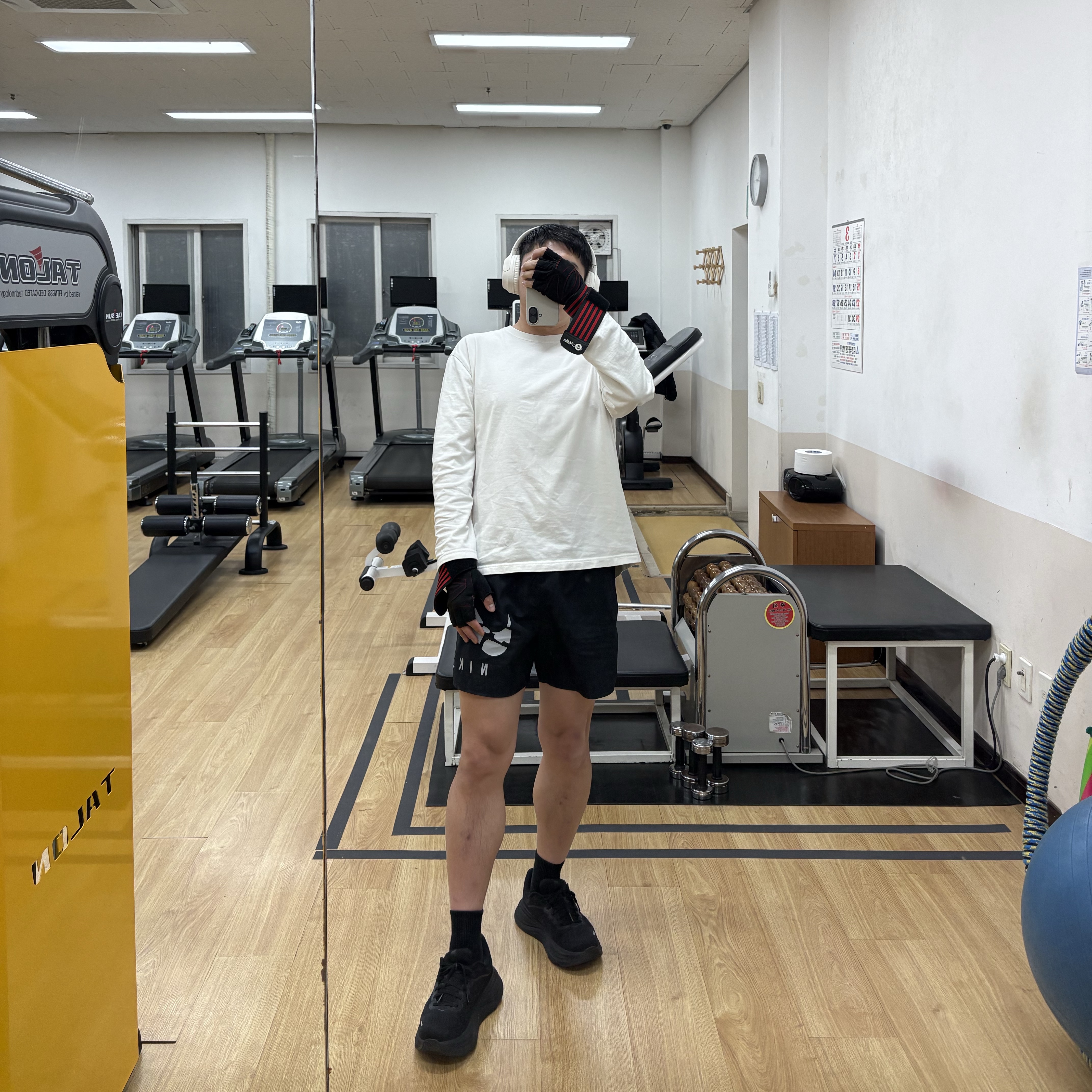 Hoka Bondi 9 Black - Wide 착용 스타일